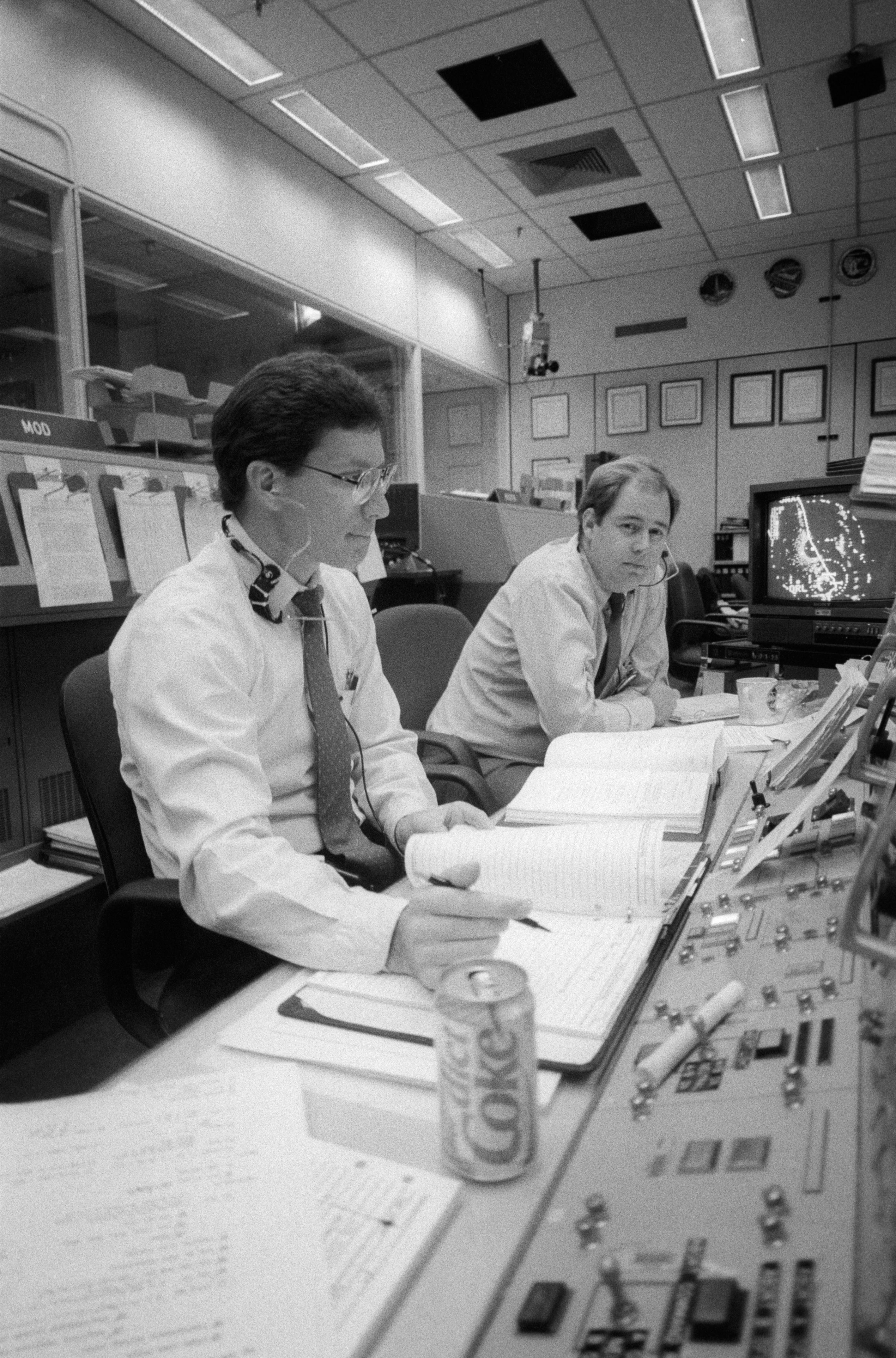 Flight directors Castle & Dittemore monitor displays in MCC during STS-34