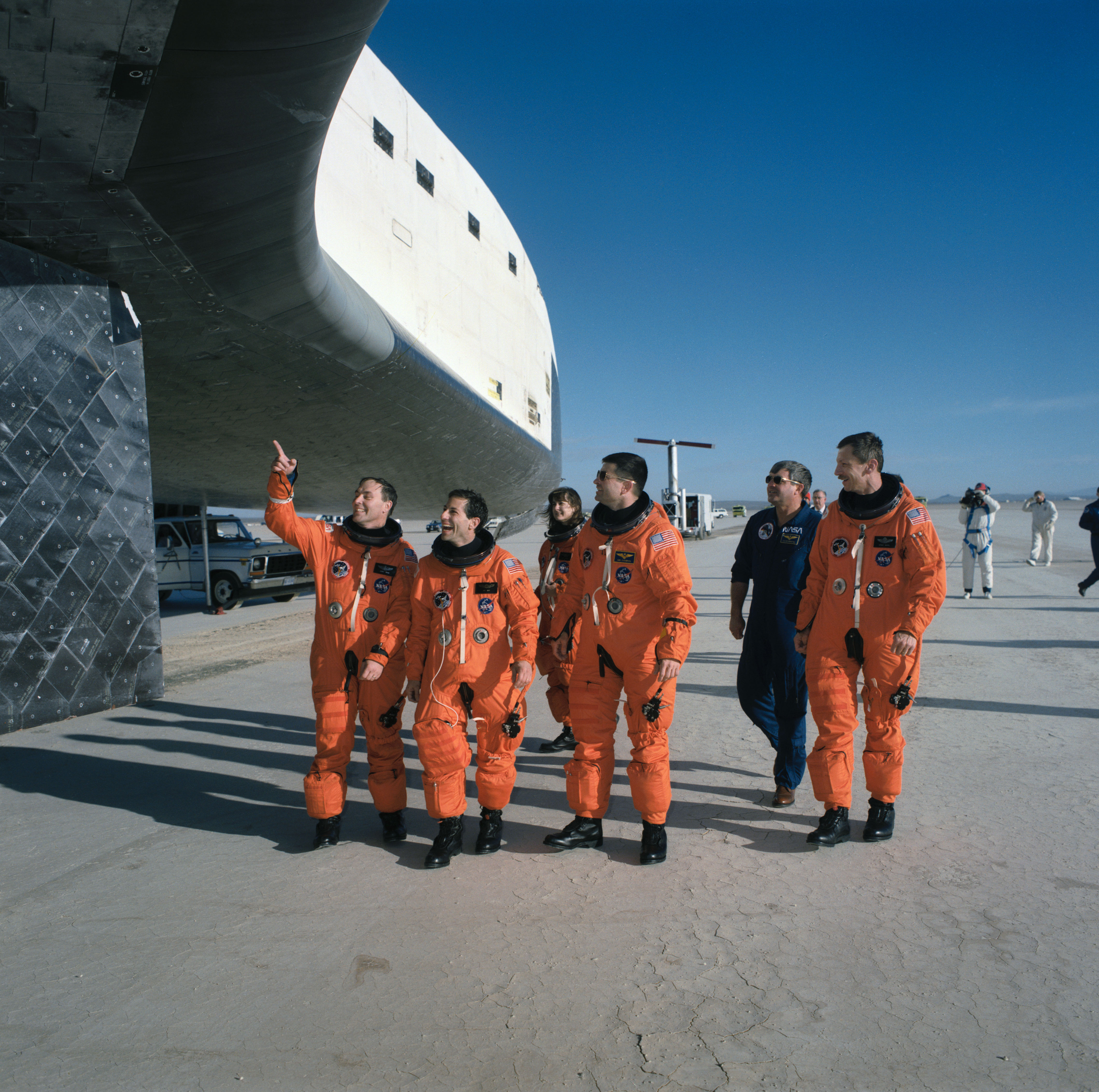 STS-37 crewmembers inspect the underside of Atlantis, OV-104, at EAFB