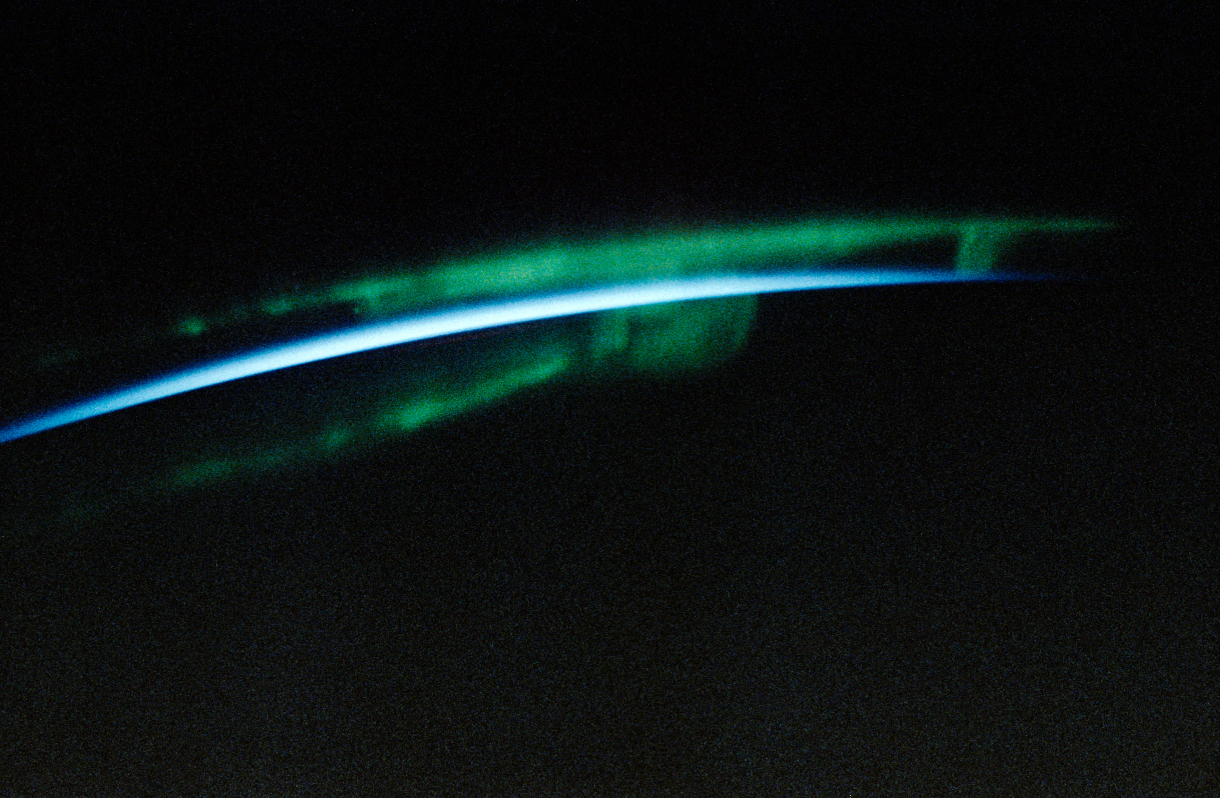 STS-45 Earth observation of the Aurora Australis or Southern Lights