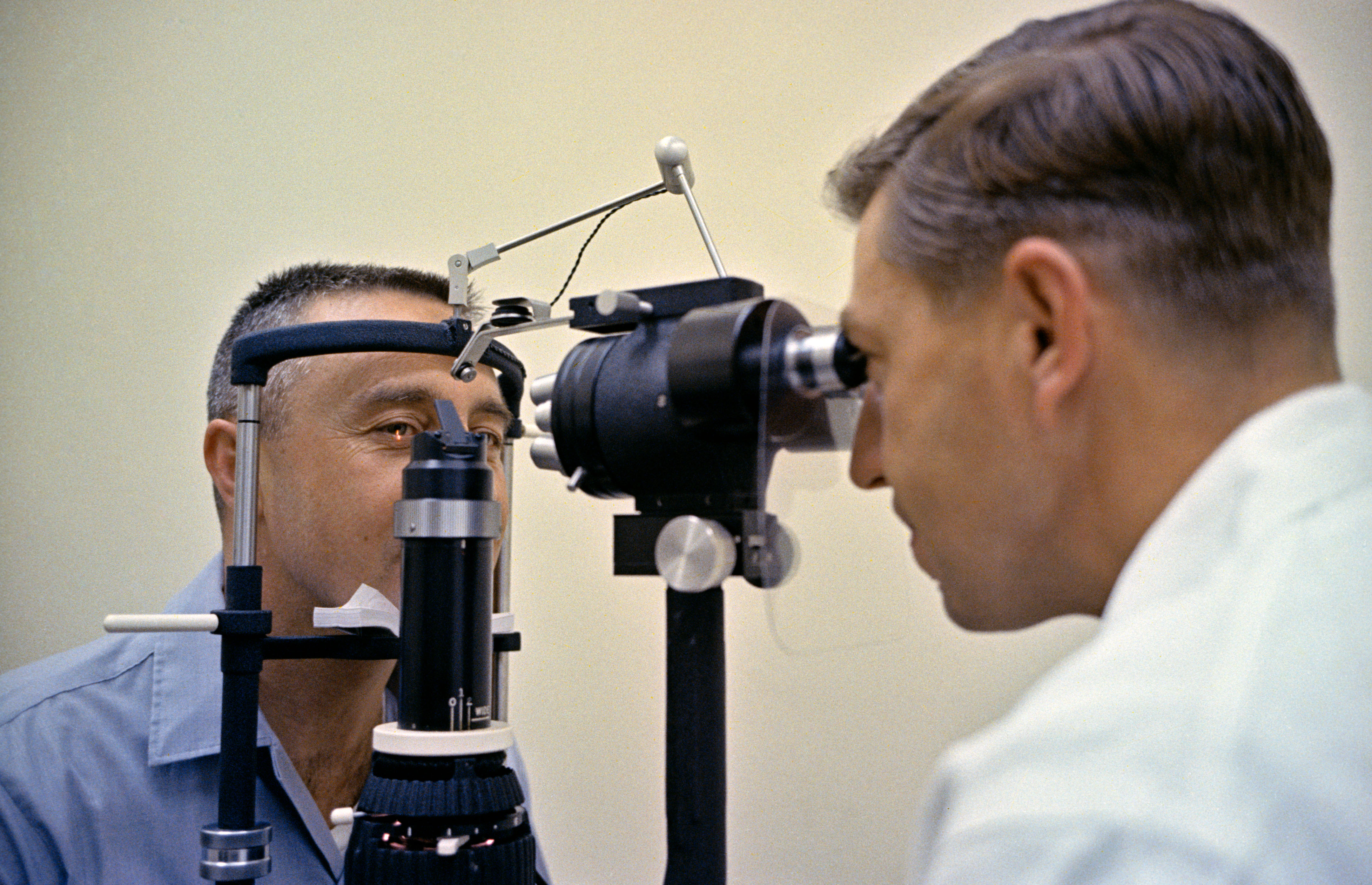 PRIME CREW - STEAK BREAKFAST - ASTRONAUT JOHN W. YOUNG - PERSONNEL - CAPE