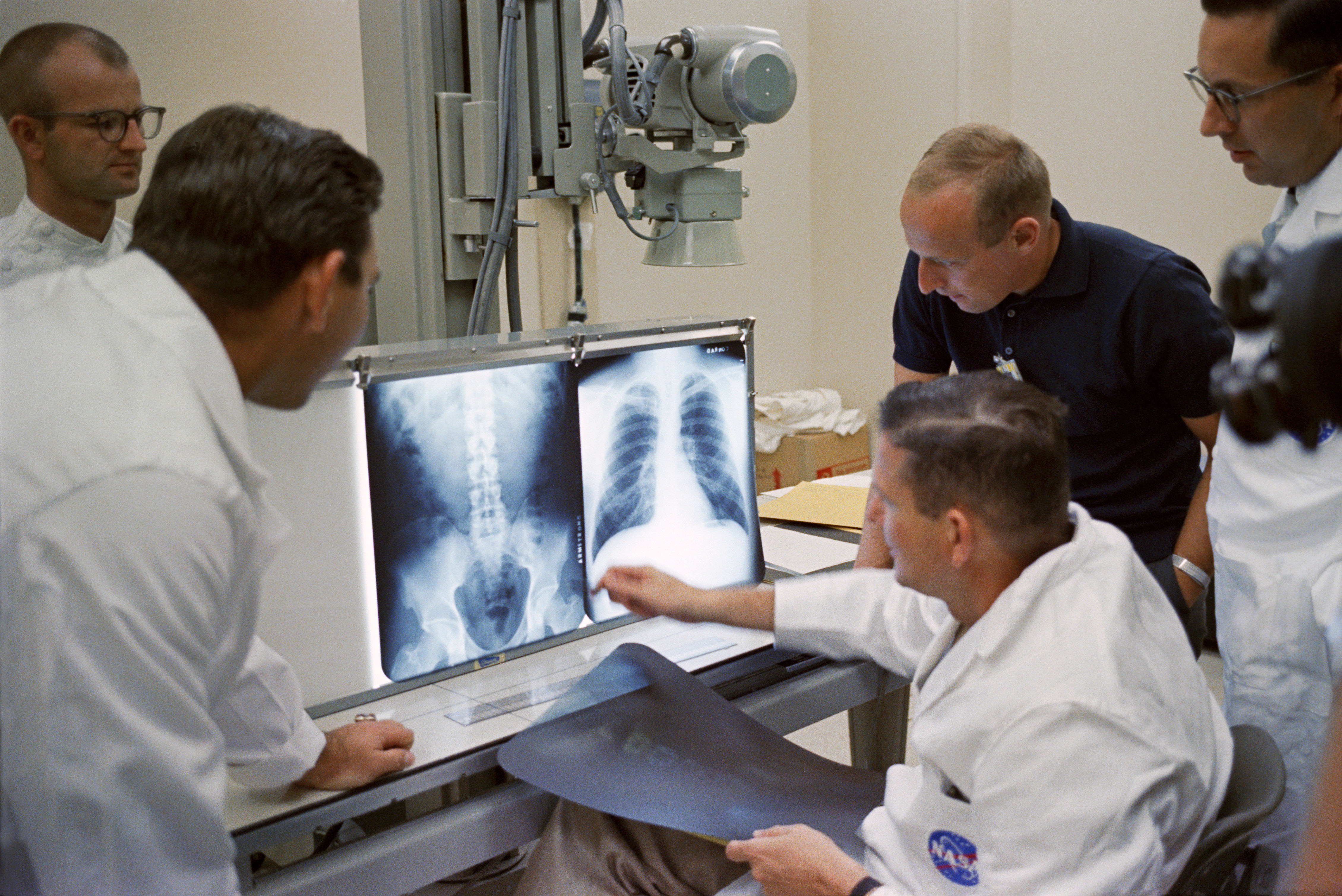 ASTRONAUT CONRAD, CHARLES (PETE), JR. - X-RAYS - MEDICAL TEAM MEMBERS - CAPE