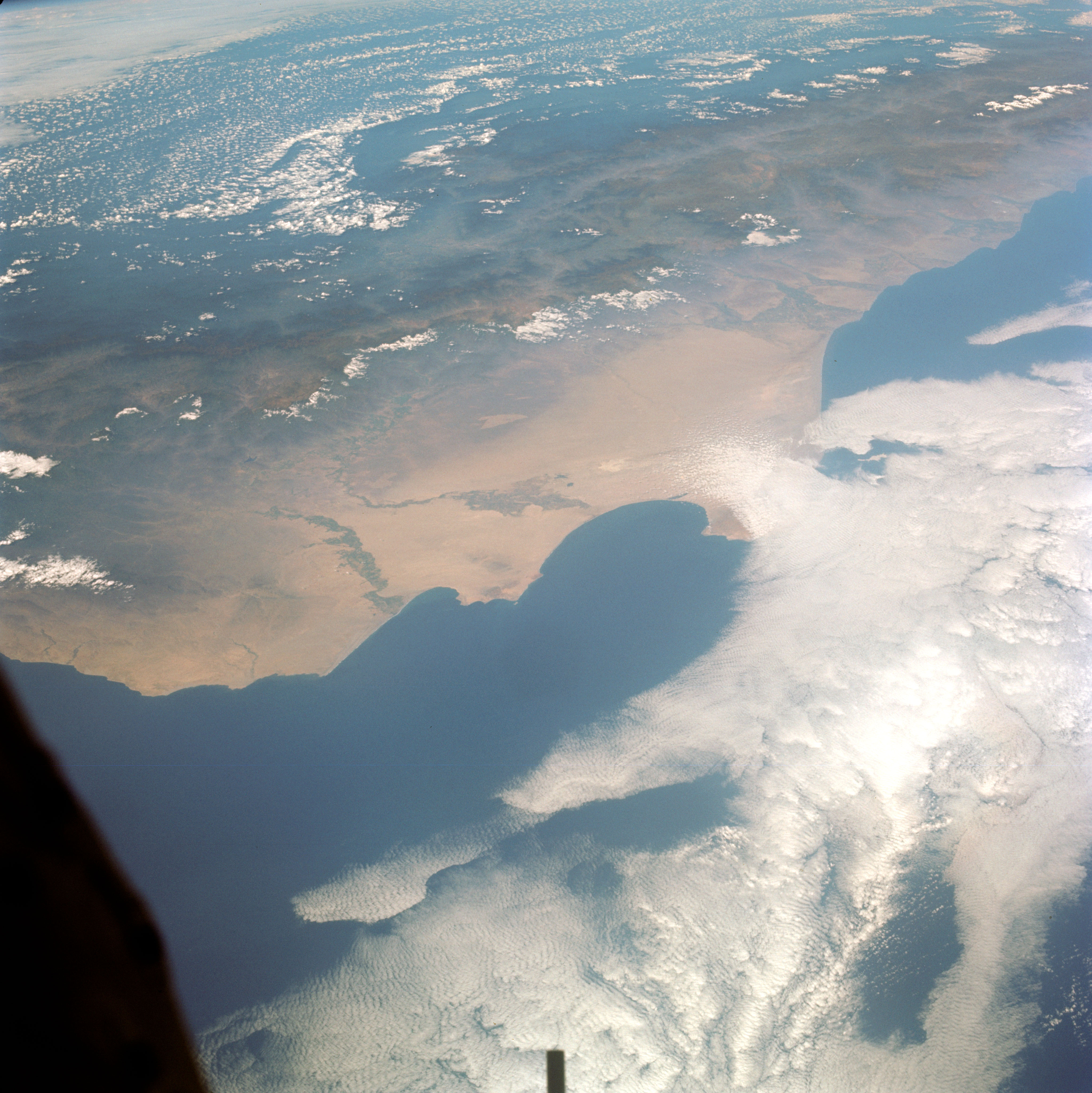 GEMINI-TITAN (GT)-9 - EARTH-SKY VIEW - PERU - OUTER SPACE