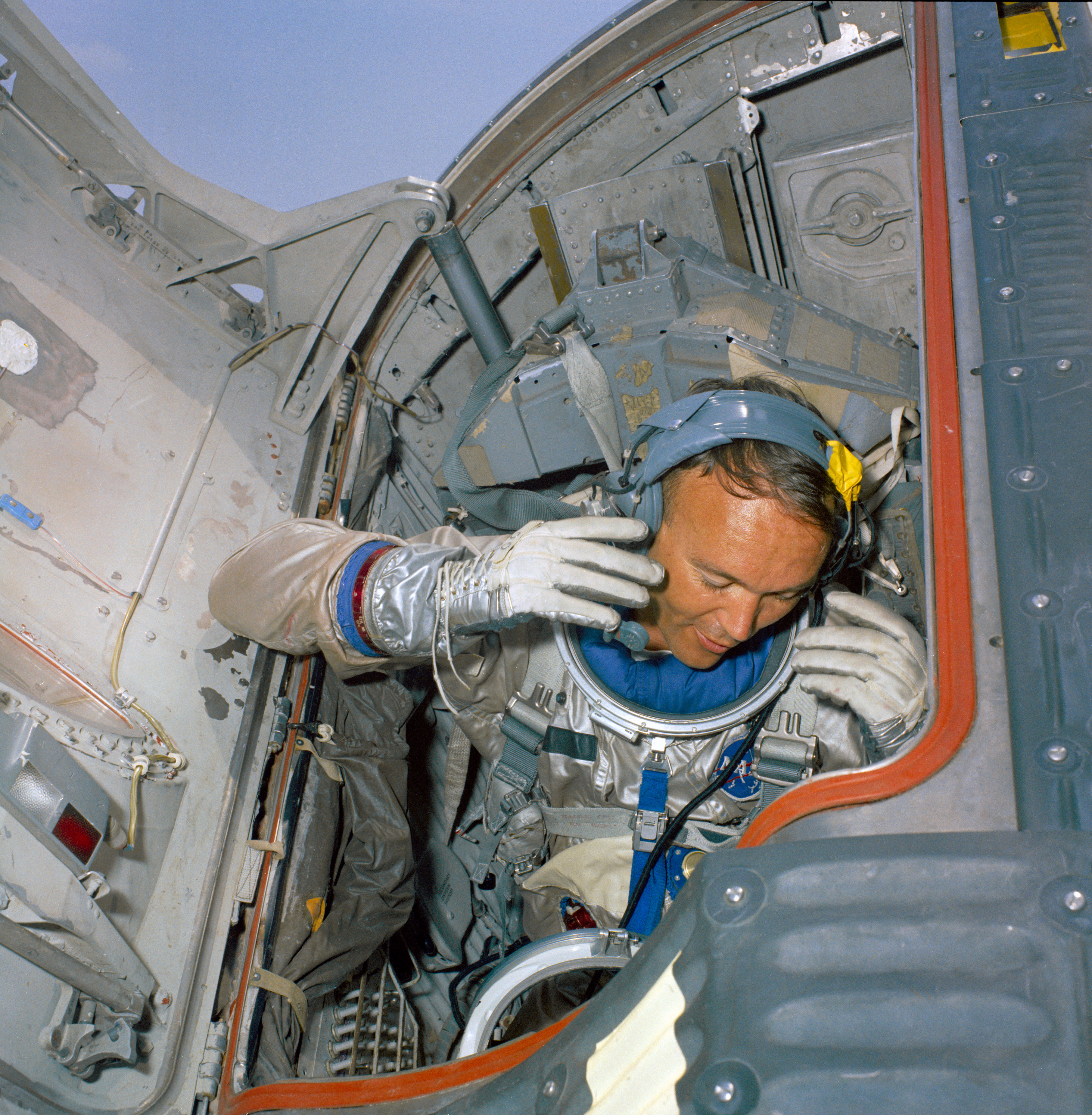 ASTRONAUT MICHAEL COLLINS - TRAINING - GEMINI-TITAN (GT)-10 (WATER EGRESS)