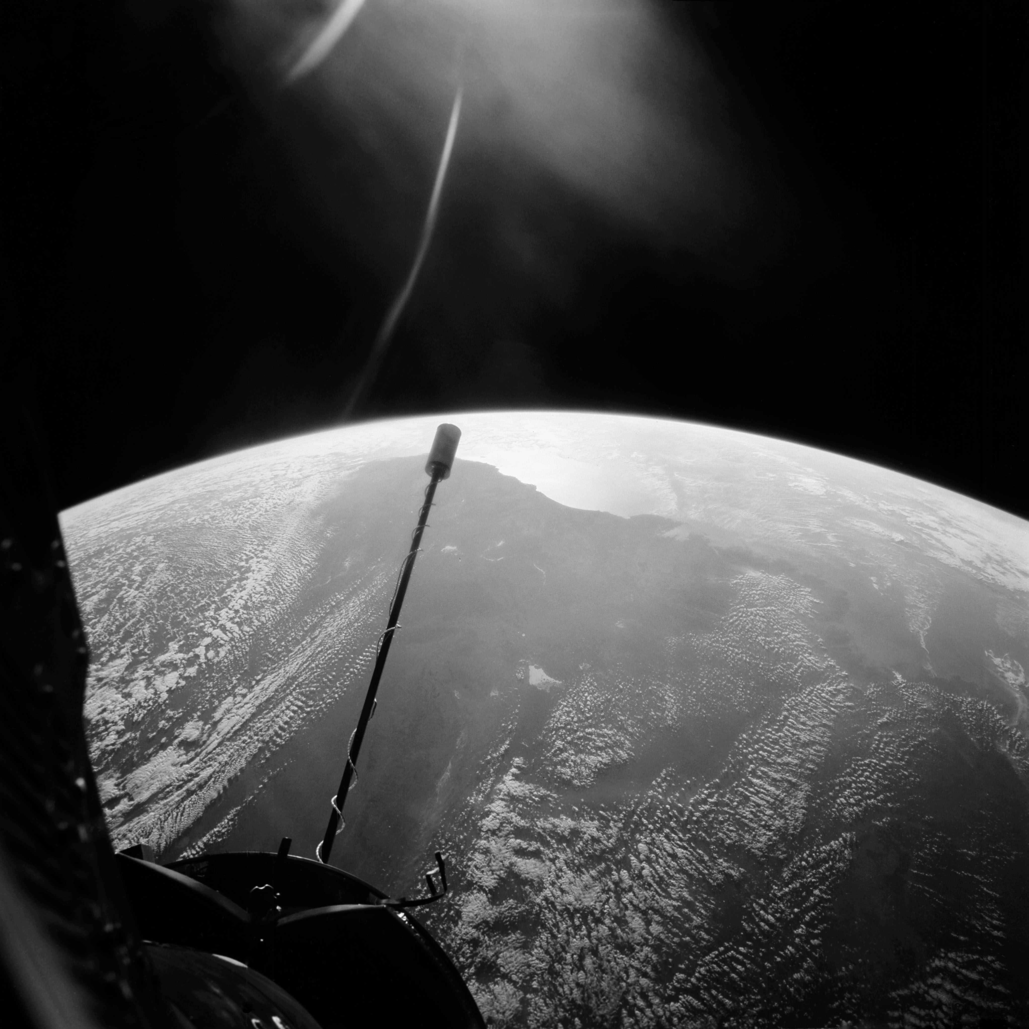 GEMINI-TITAN (GT)-11 - EARTH SKY - OUTER SPACE