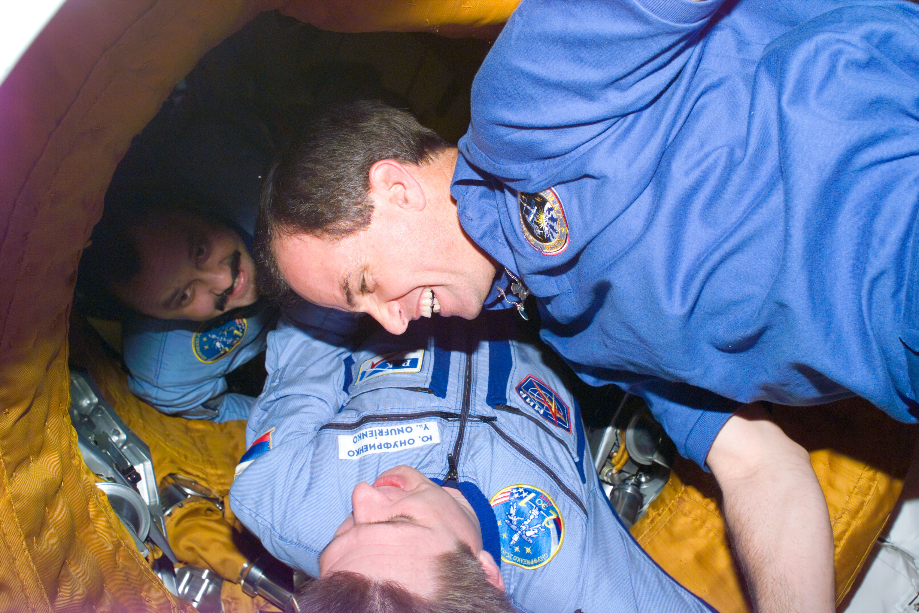 Commander Kevin Chilton is greeted as he moves past the APAS interface