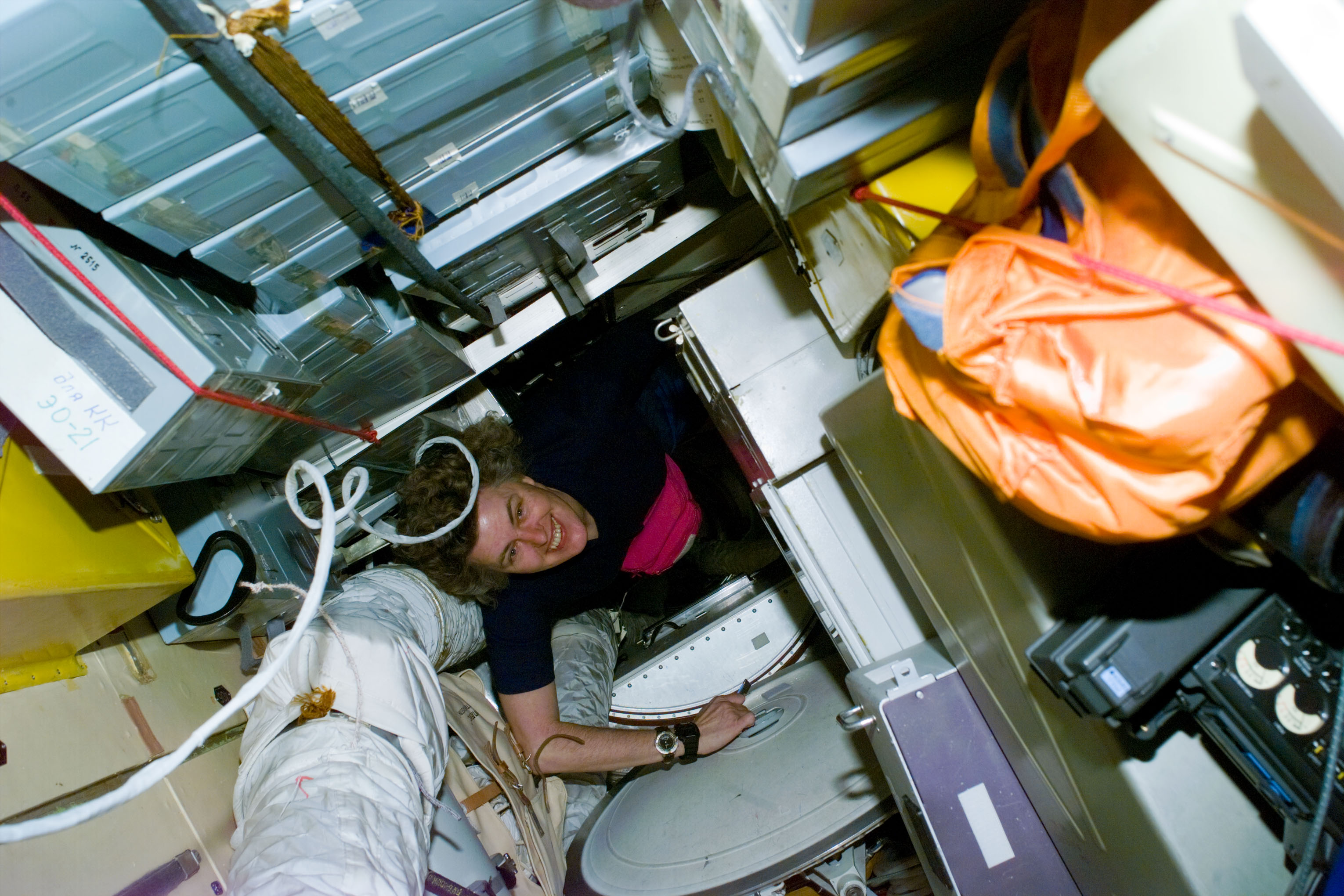 Crewmember activity in shuttle middeck and Mir Space Station