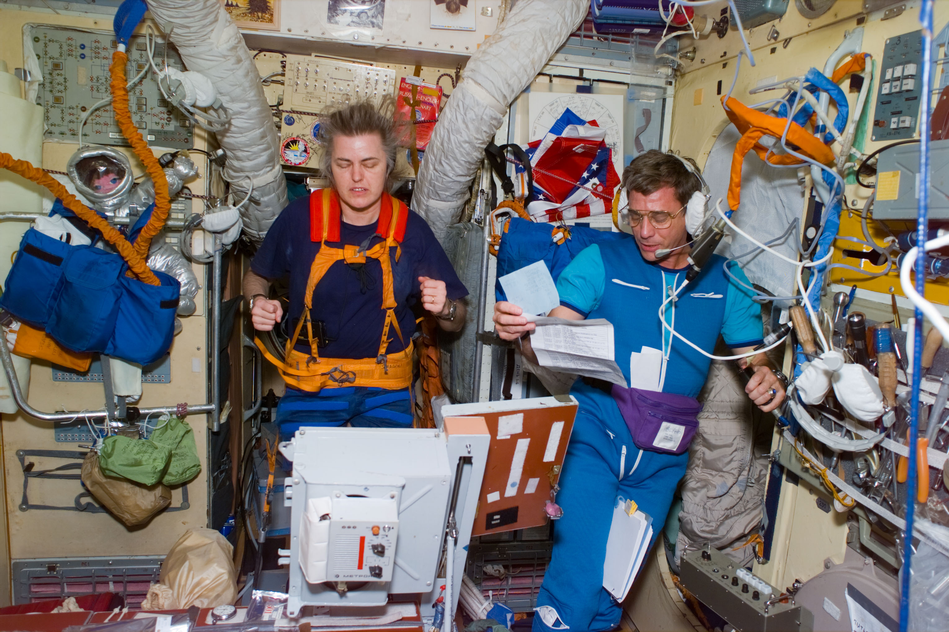 Astronaut Lucid on treadmill while Blaha performs daily planning