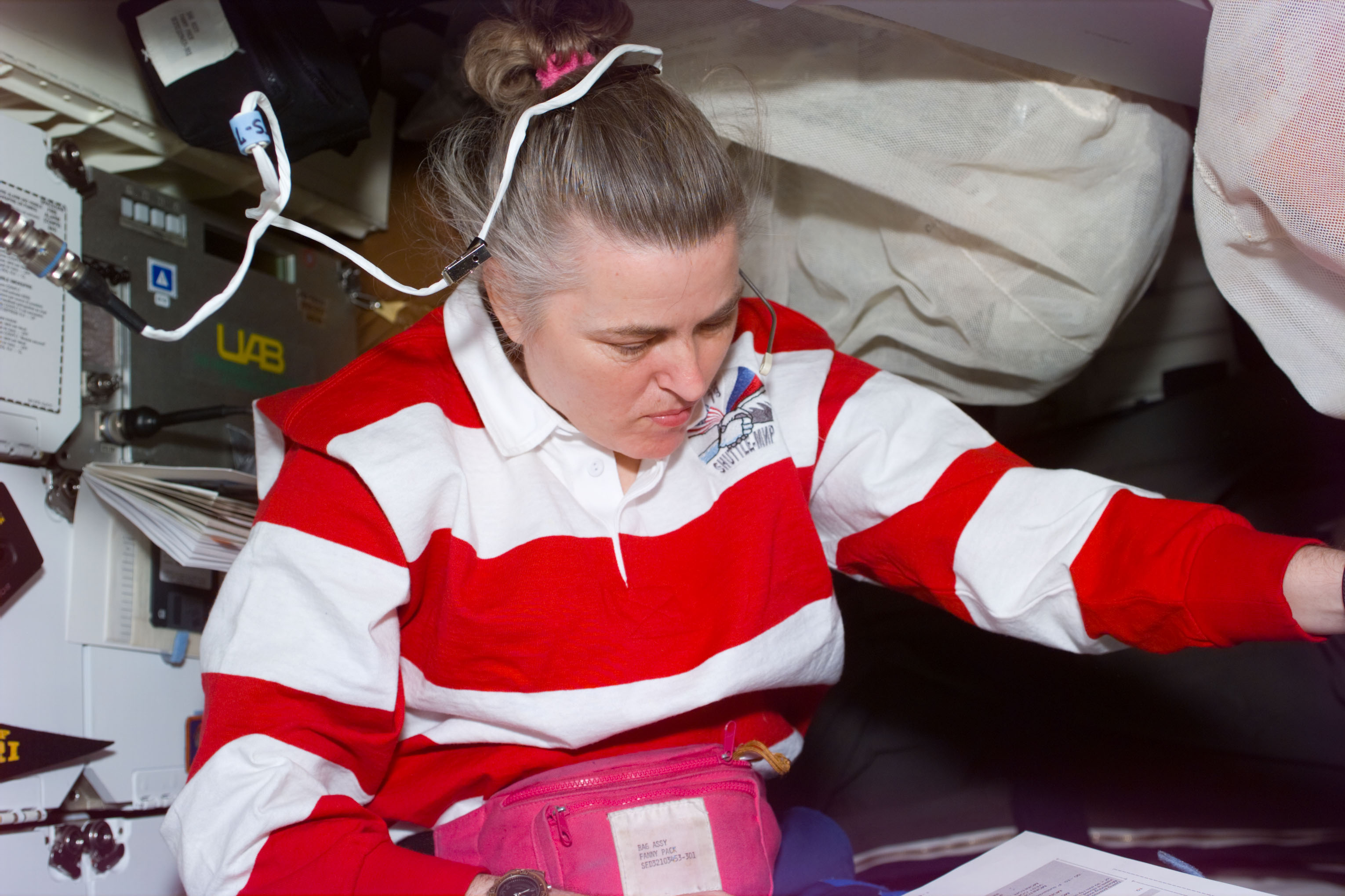 Astronaut Lucid talks to the Mir day before undocking