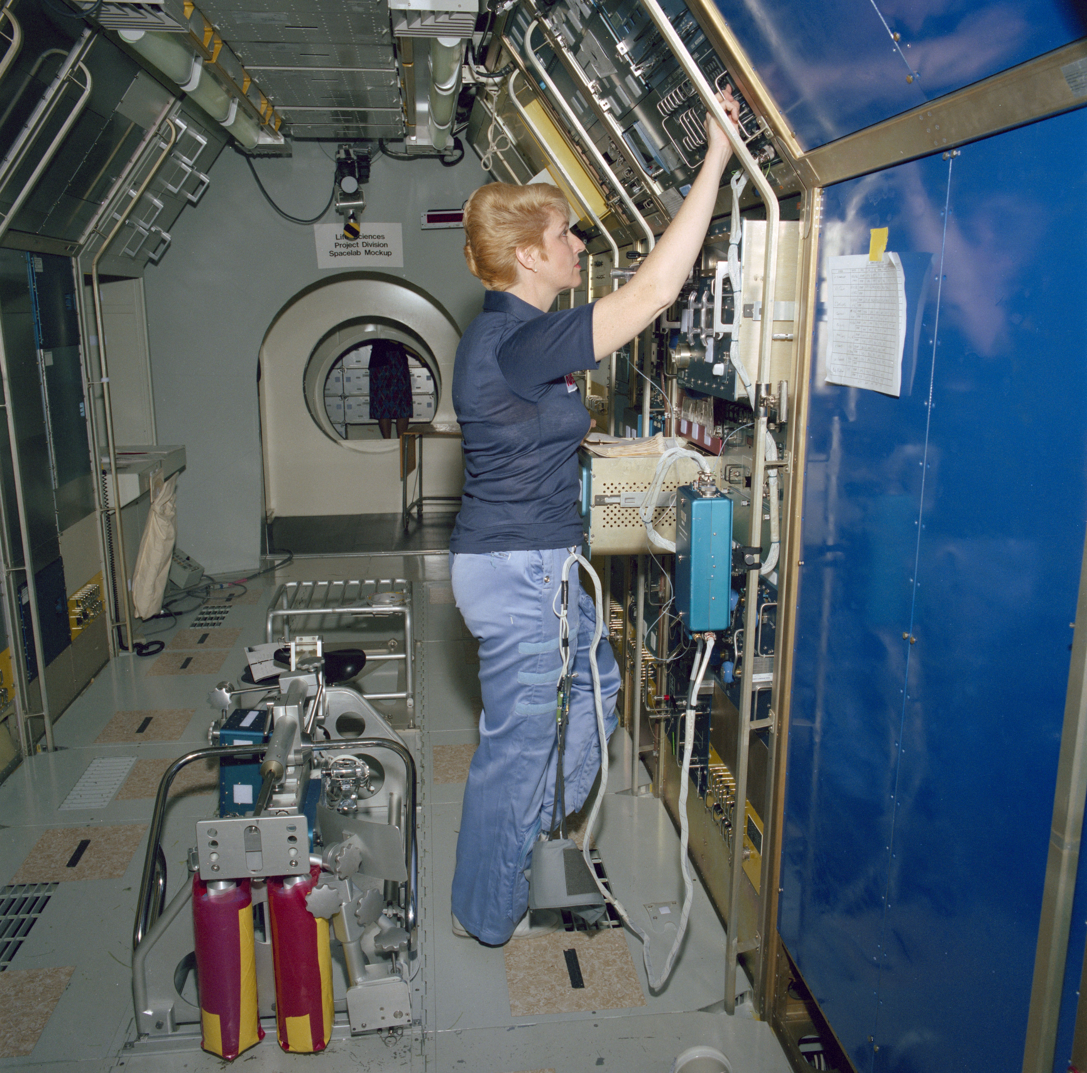 STS-40 Payload Specialist Millie Hughes-Fulford trains in JSC's SLS mockup