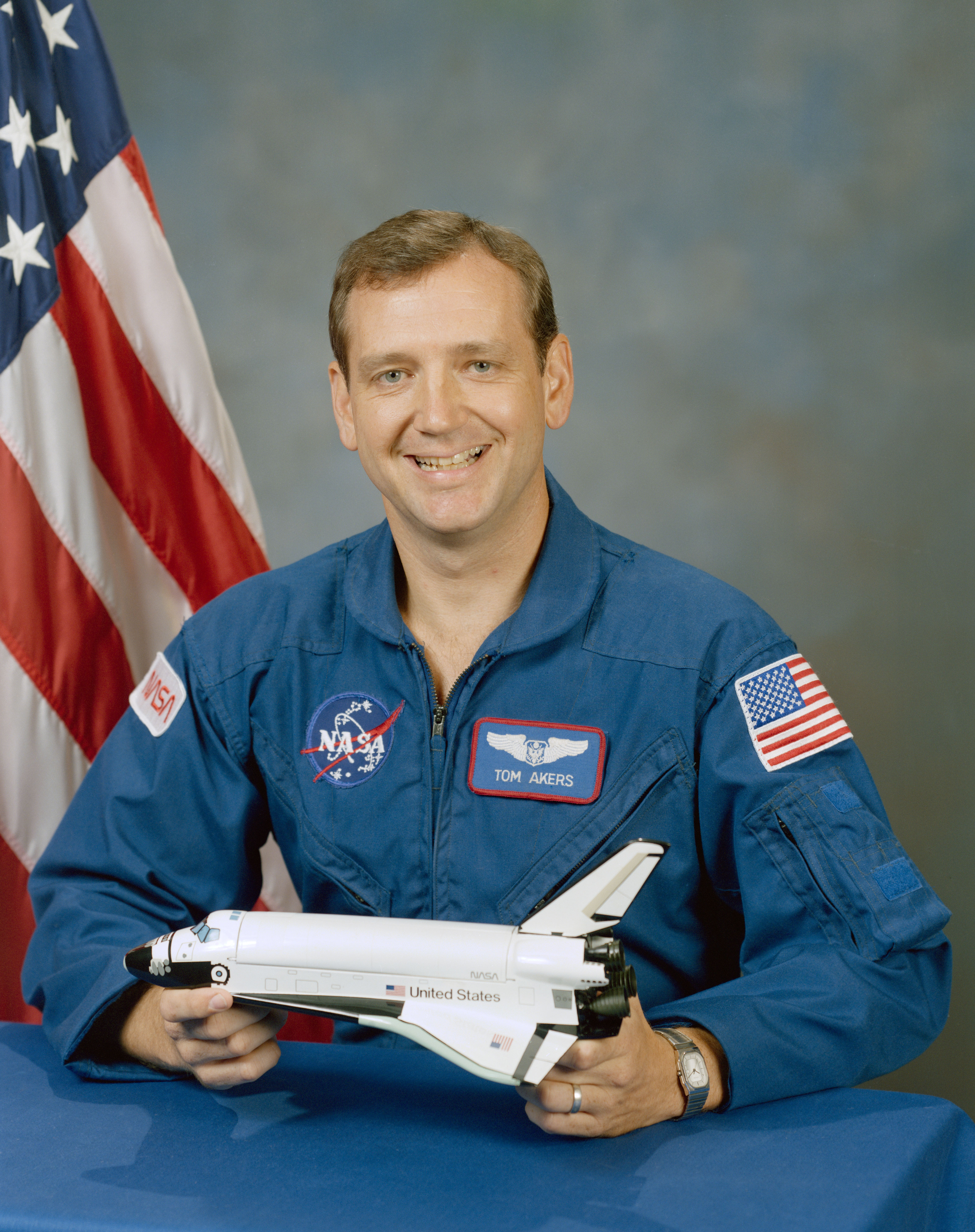 Official portrait of 1987 astronaut candidate Thomas D. Akers