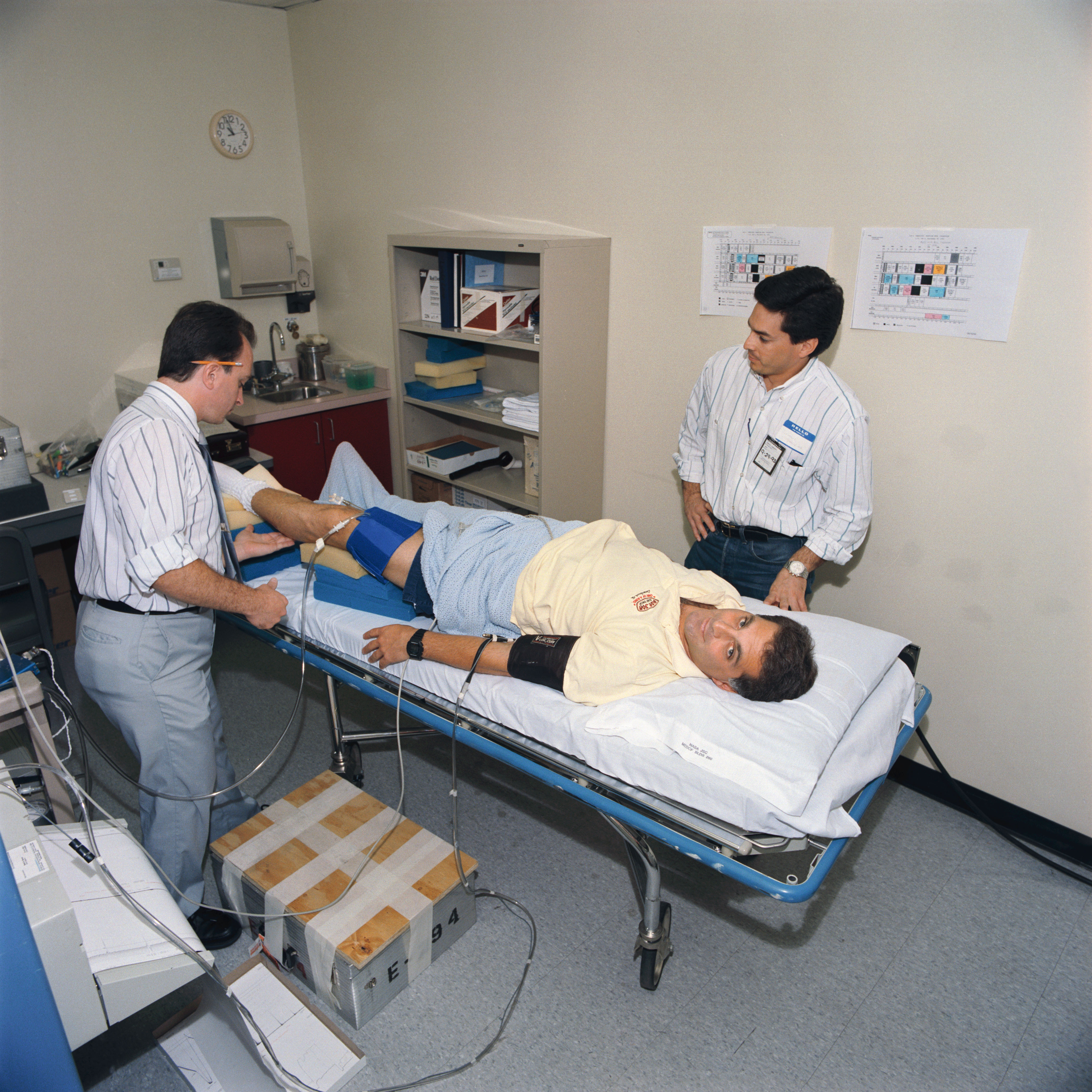 STS-58 crewmembers participate in baseline data collection