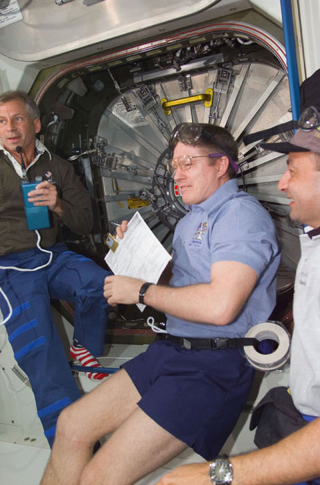 Astronauts Cockrell, Shepherd and Polansky prior to hatch opening