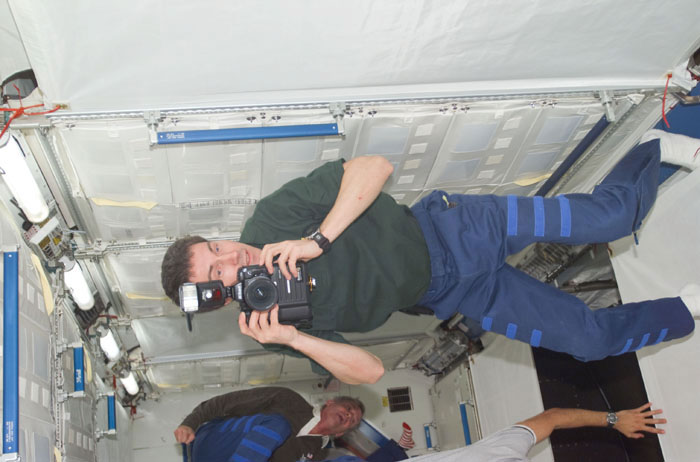 Cosmonaut Krikalev takes photos in U.S. Laboratory /Destiny module