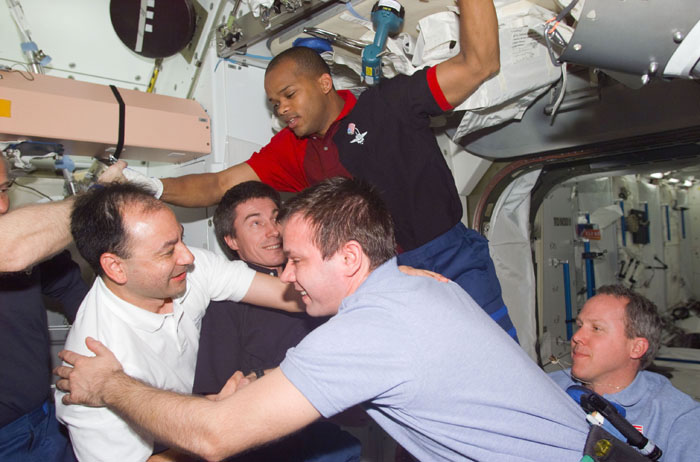 STS-98 and Expedition One crew say goodbye