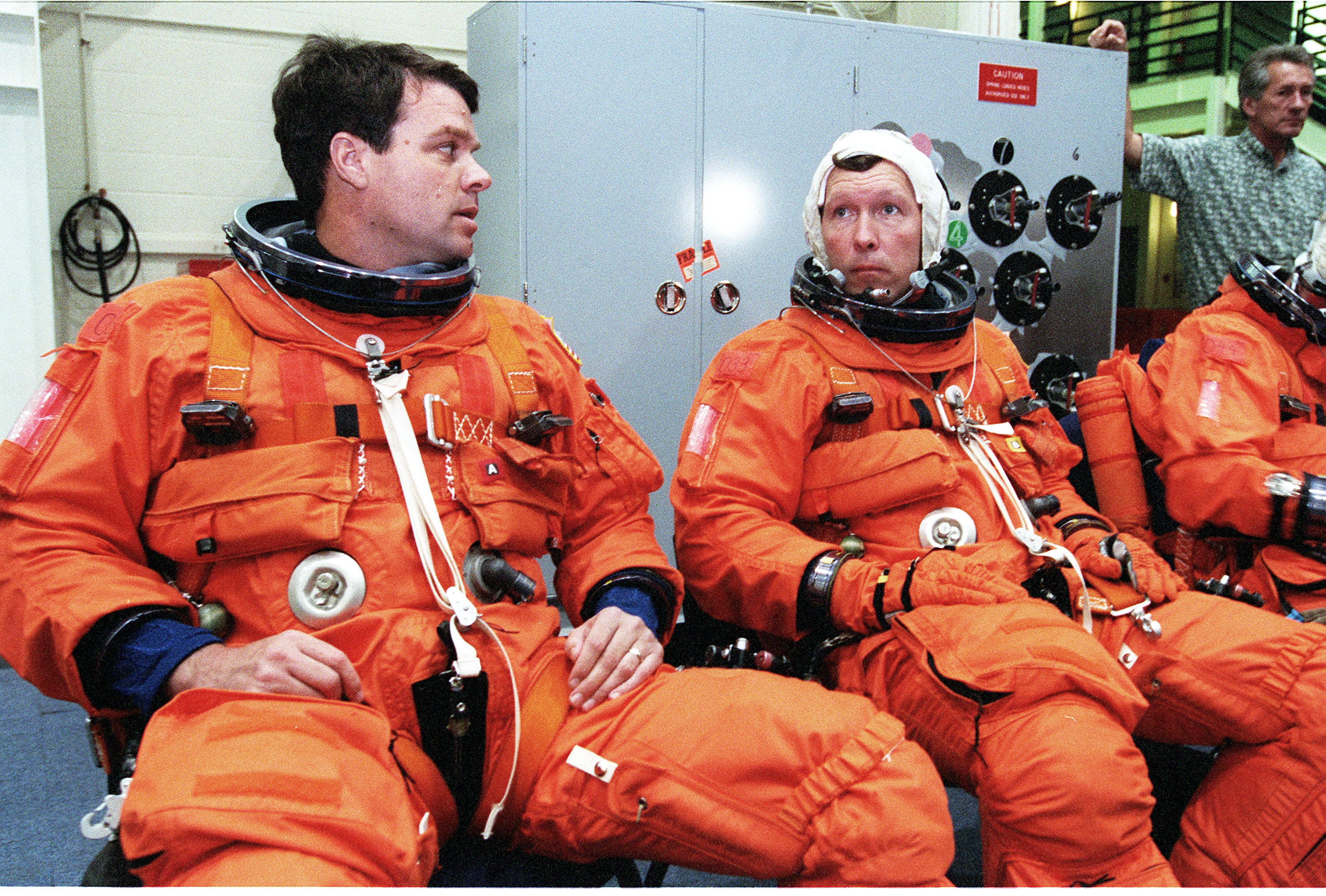 STS-99 crewmembers bailout training in building 9