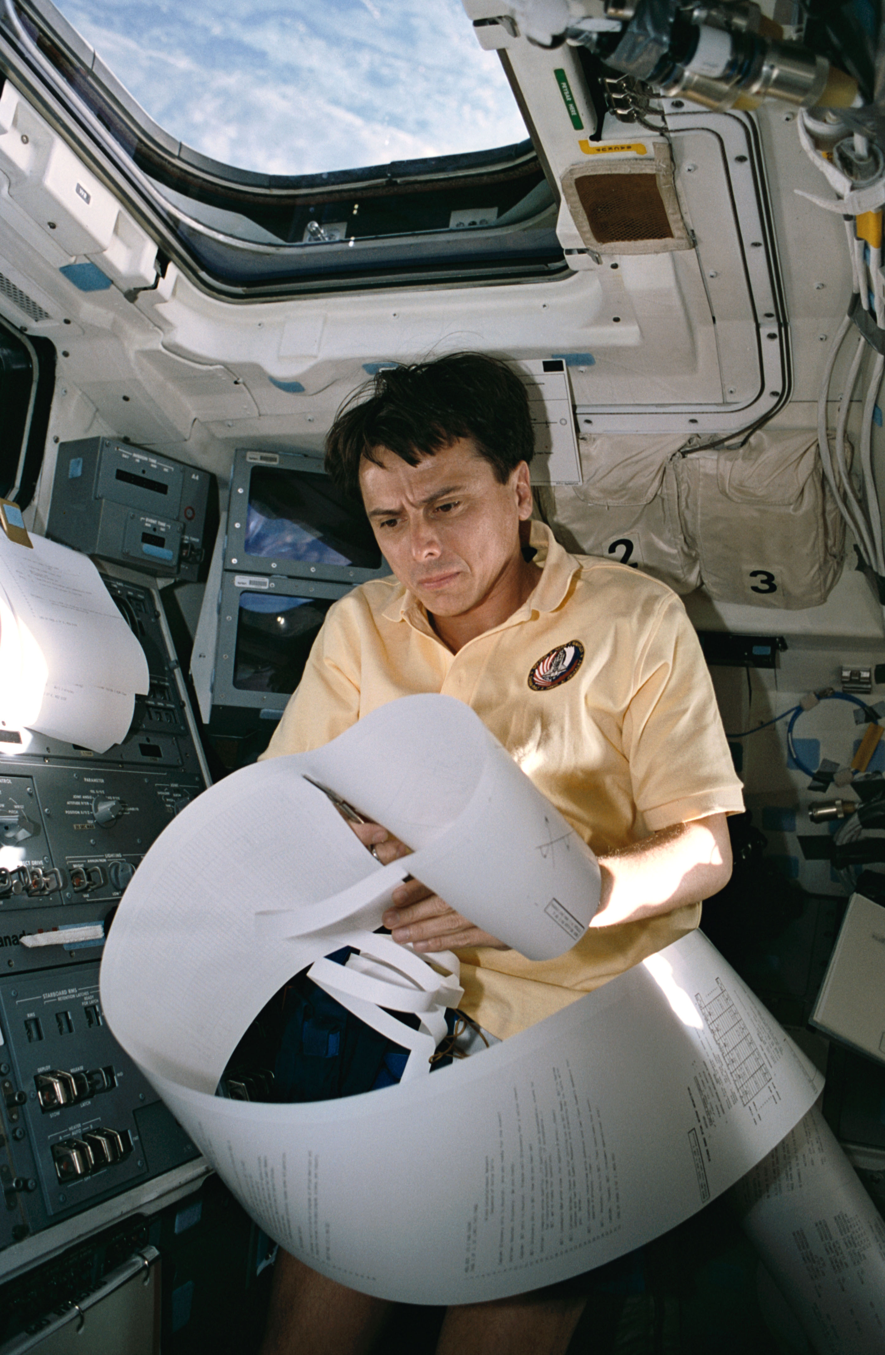 Astronaut Franklin Chang-Diaz organizes shuttle mail message