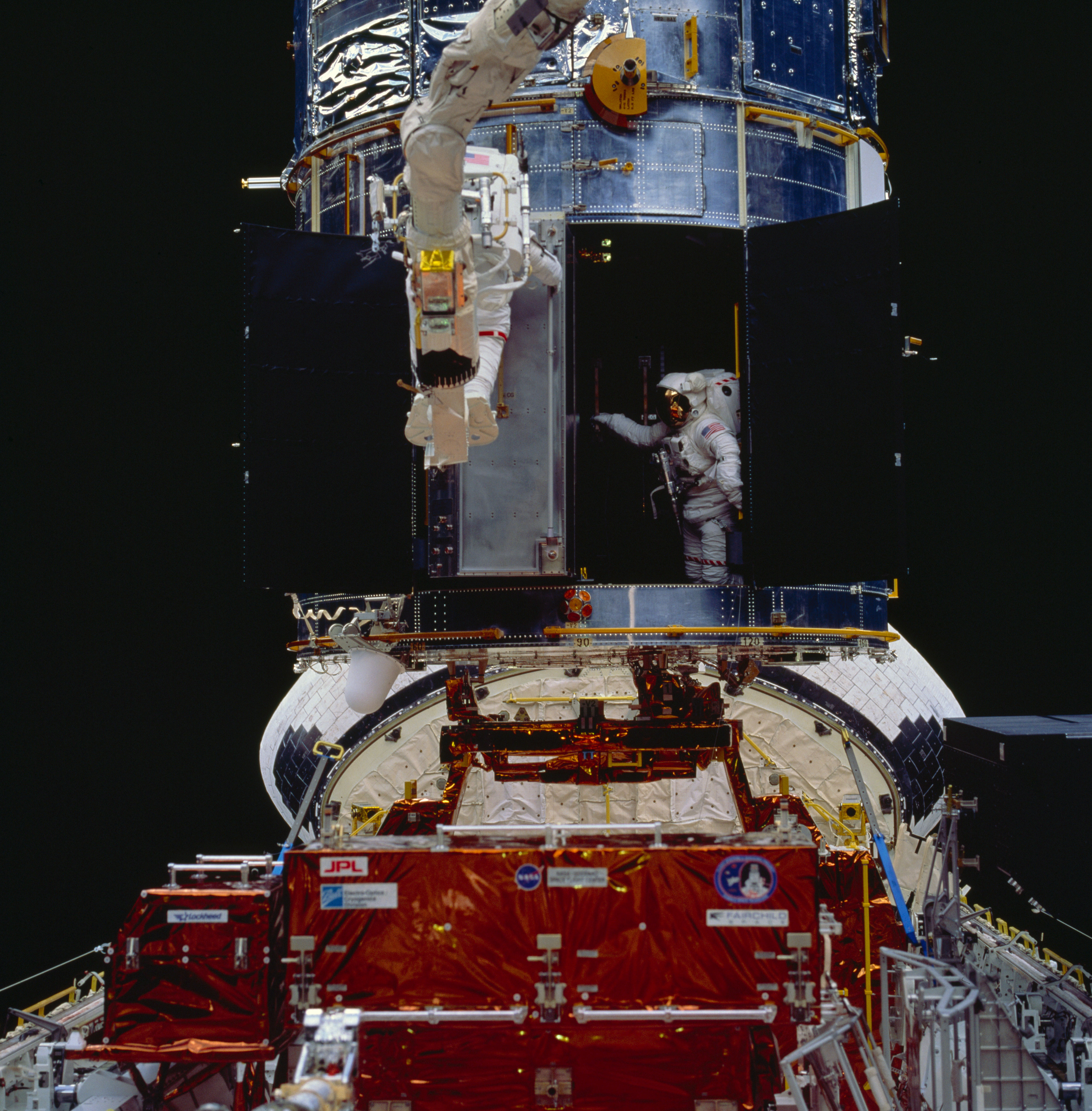 Astronauts Akers and Thornton install COSTAR during EVA for HST repair
