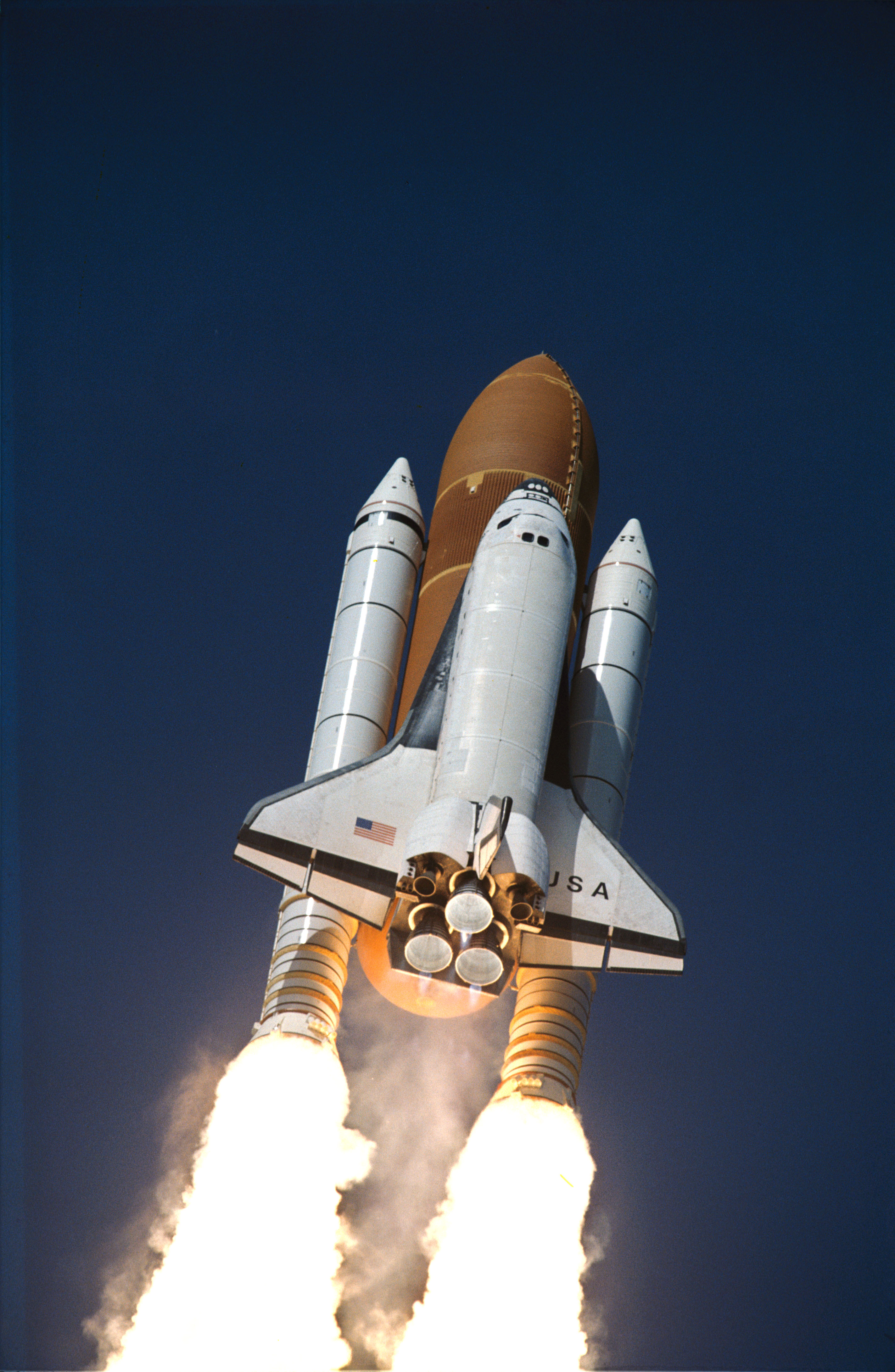 Columbia in blue sky after the STS-62 launching