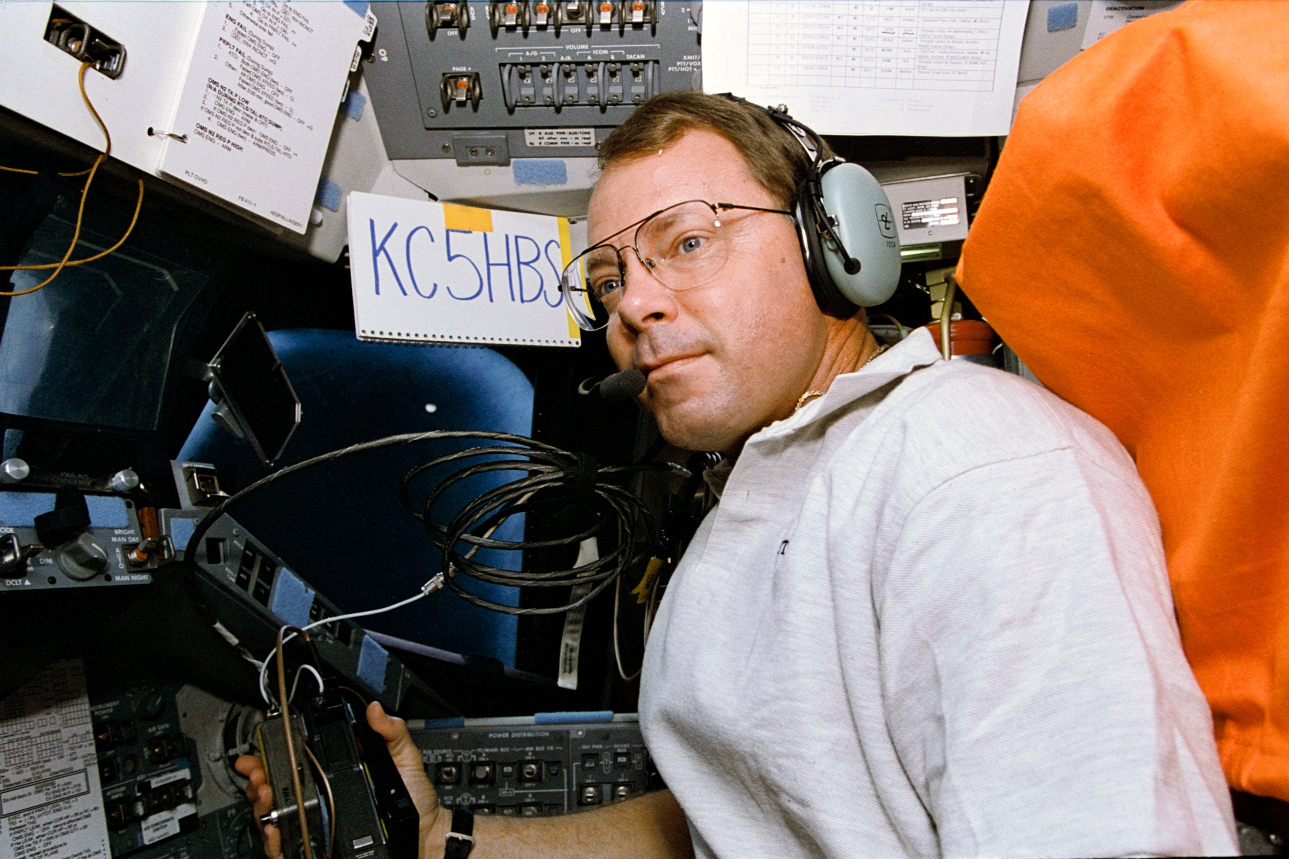 Astronaut Blaine Hammond talks to students on Earth via SAREX