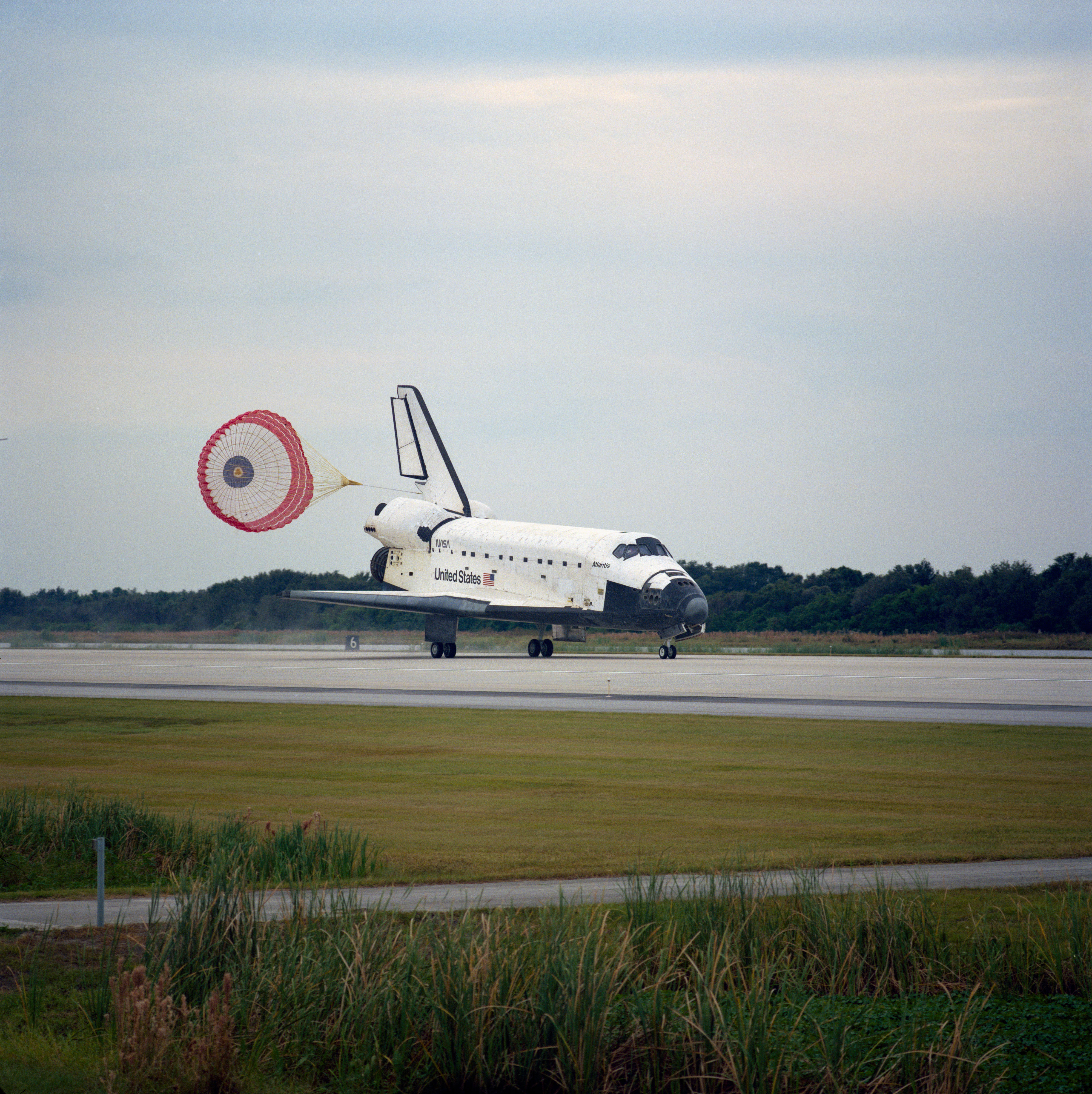 STS-74 landing views