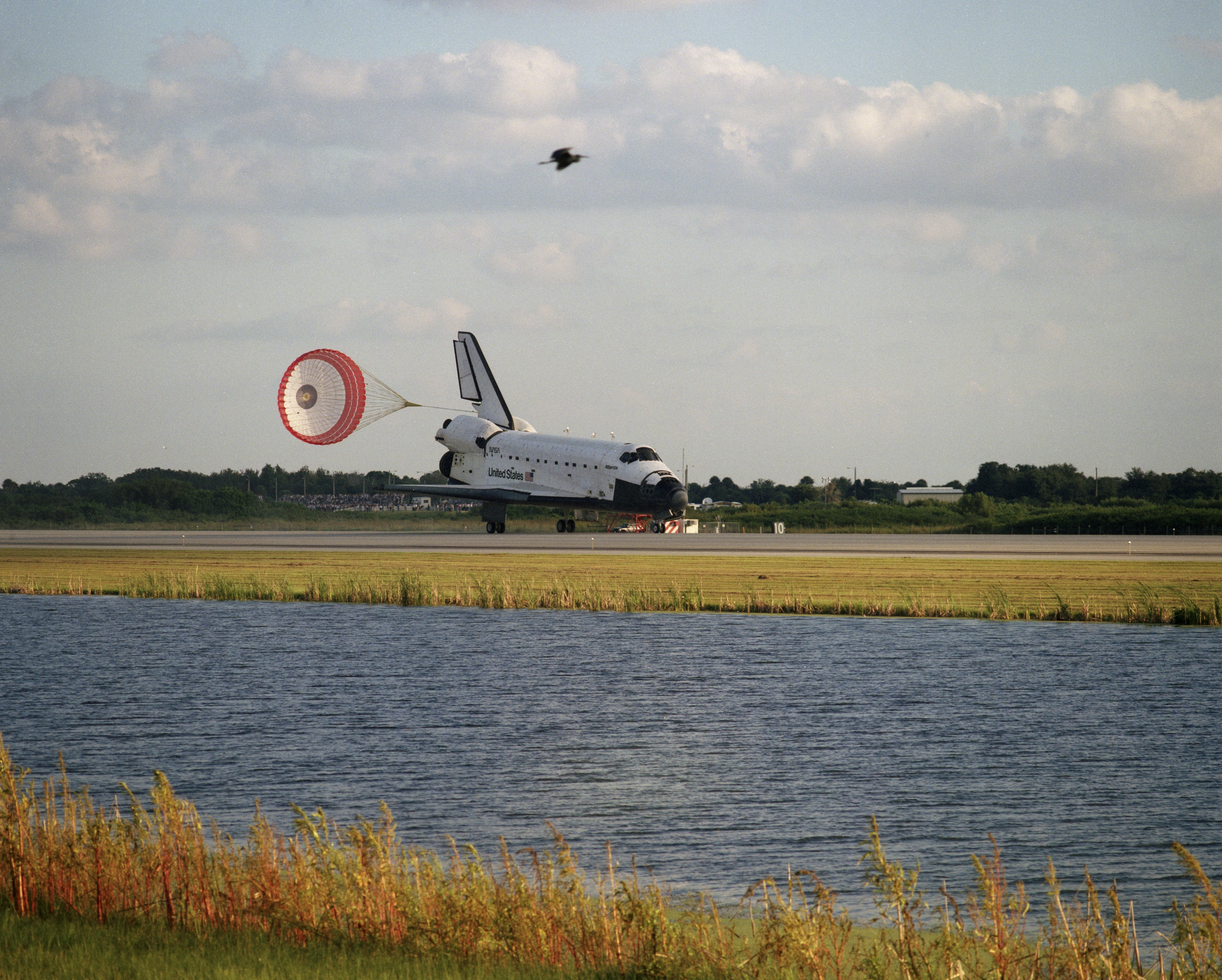 STS-79 landing views