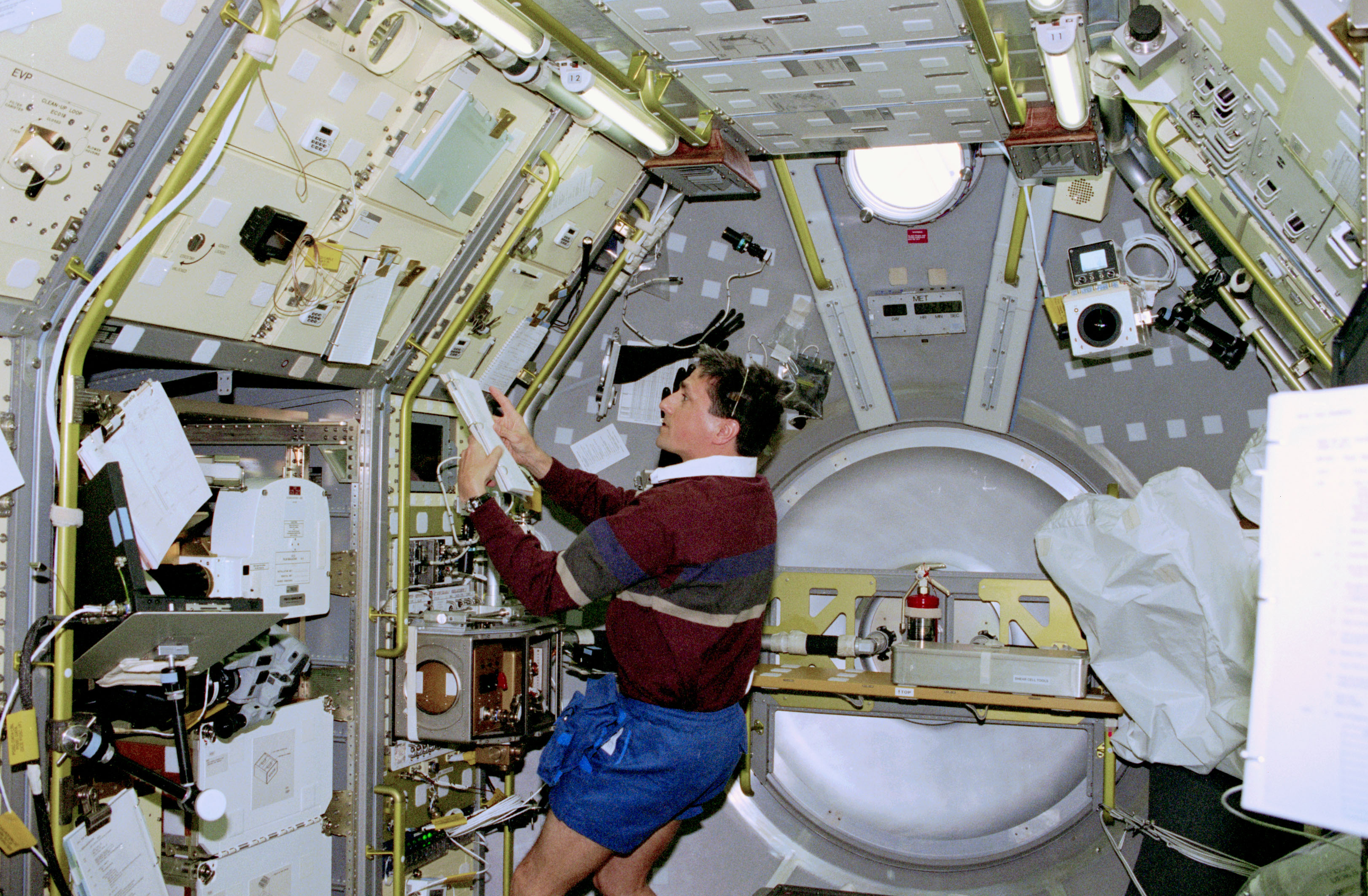 MGBX - MS Thomas in Spacelab