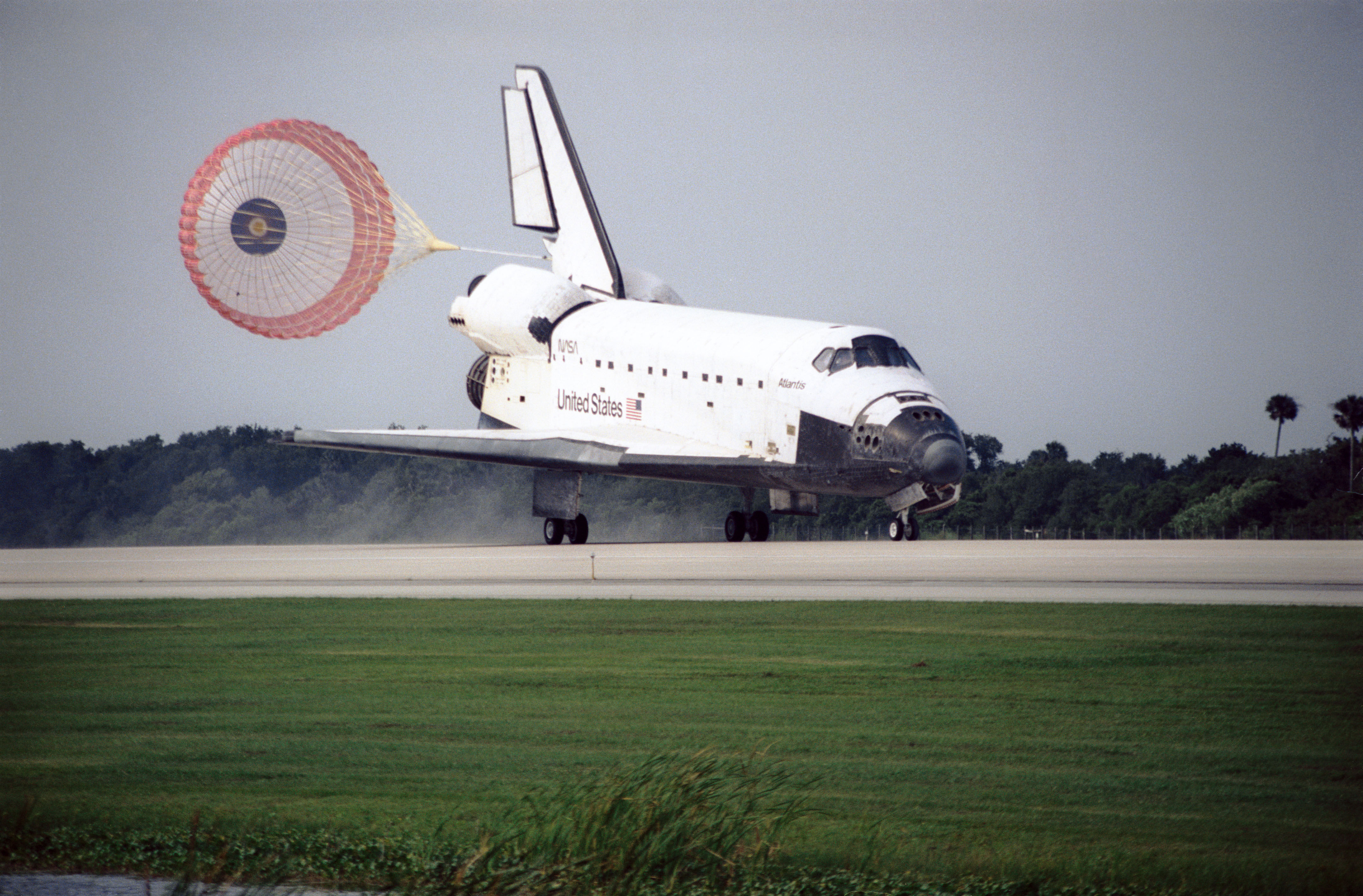 STS-84 Atlantis OV-104 landing