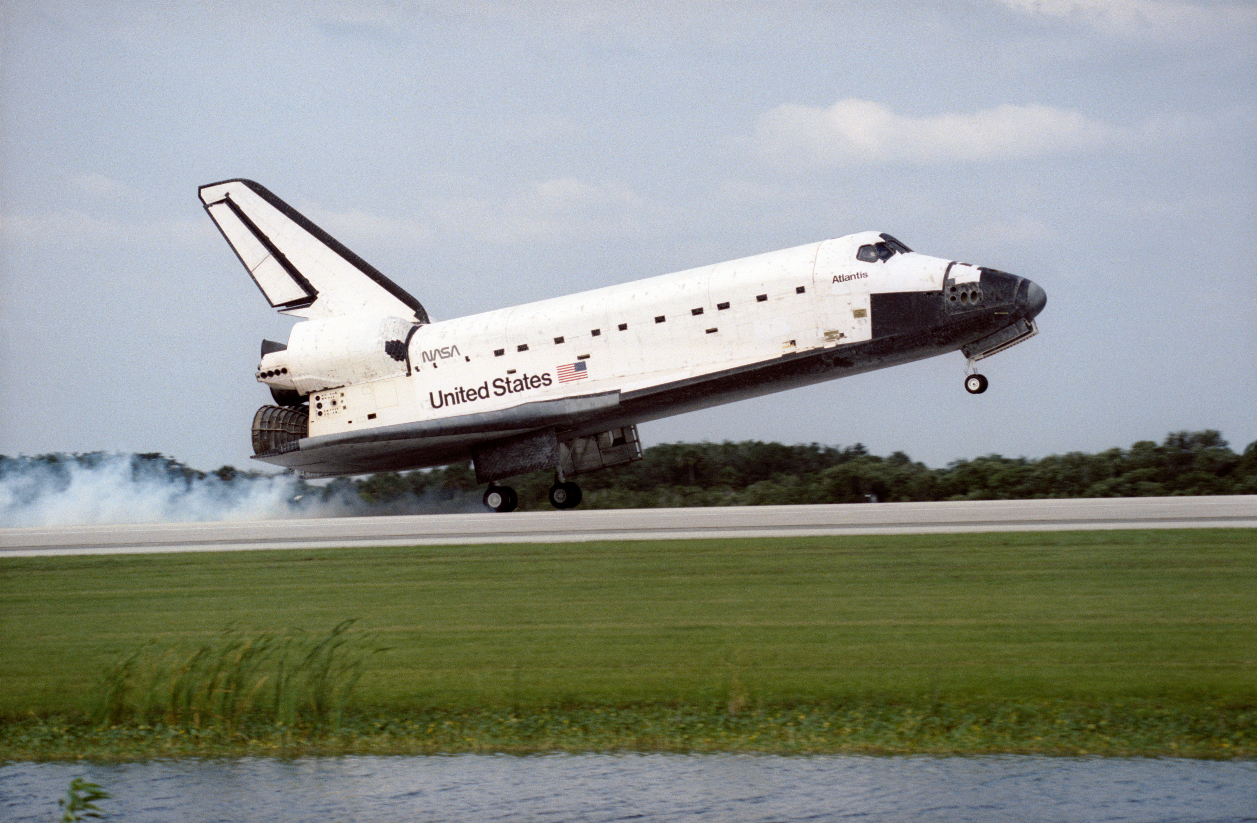 STS-84 Atlantis OV-104 landing
