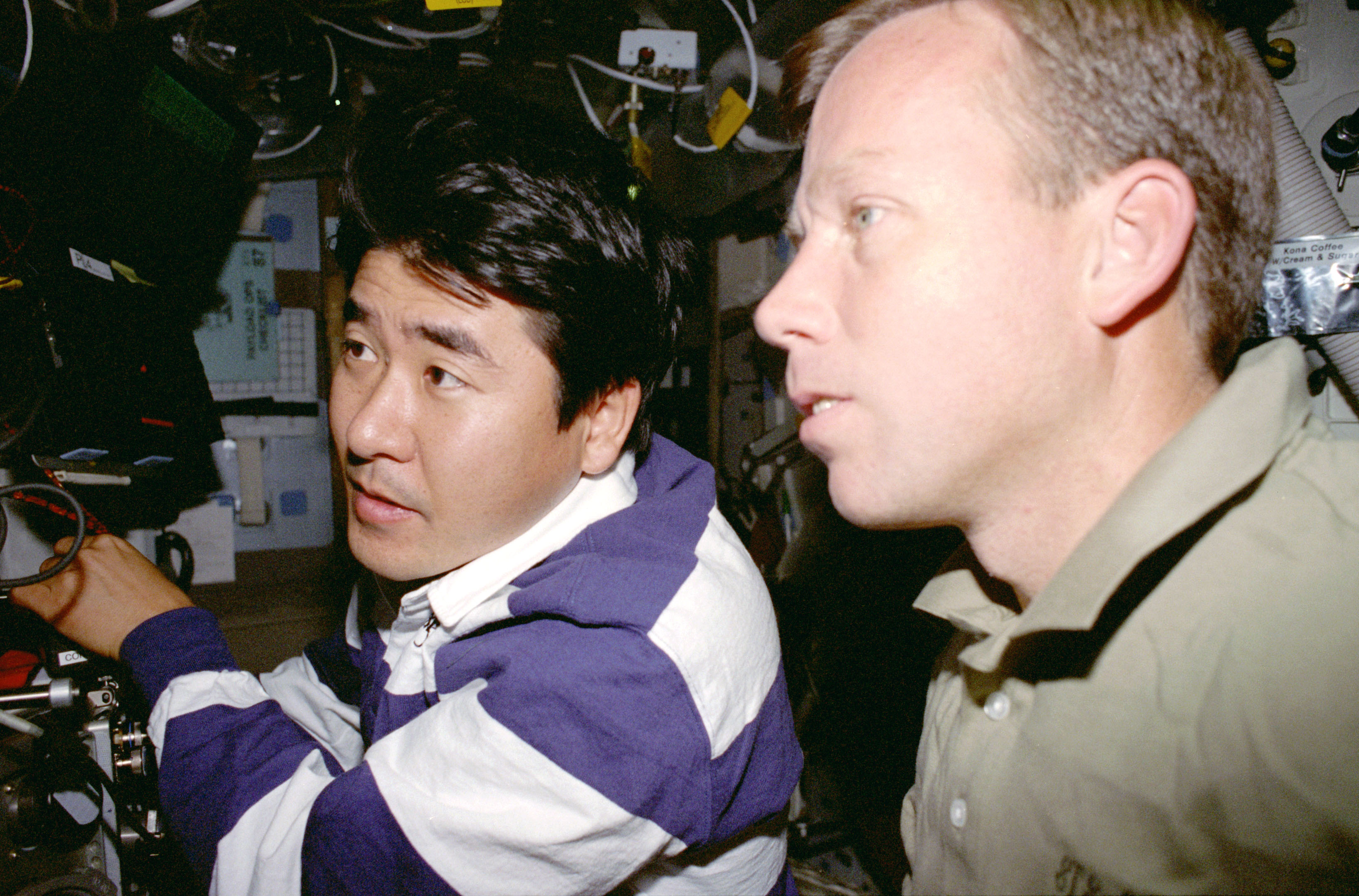 USMP-4 MGBX ELF, Doi and Lindsey with glovebox experiment