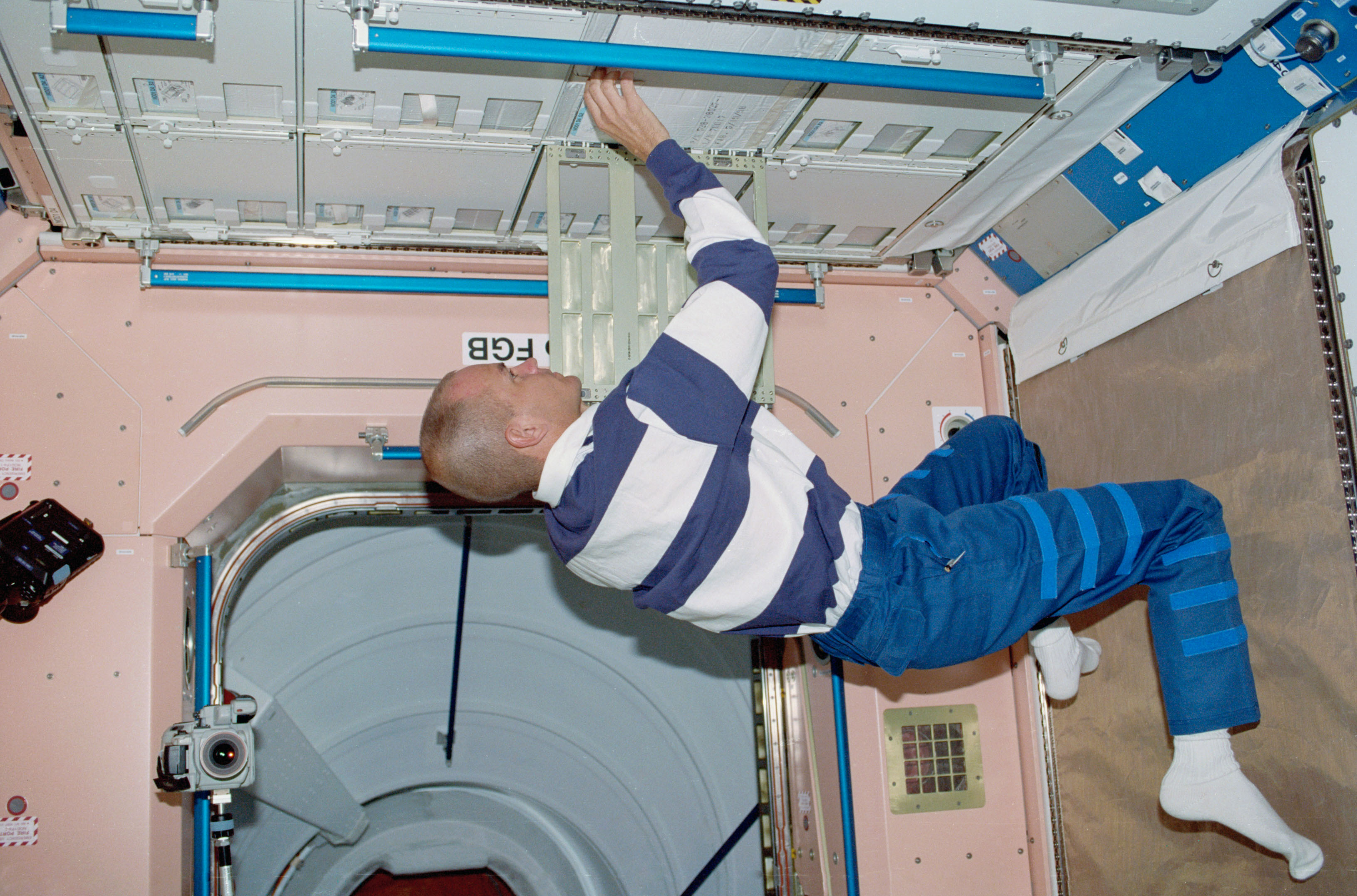 View of the STS-88 crew in the Node 1/Unity module