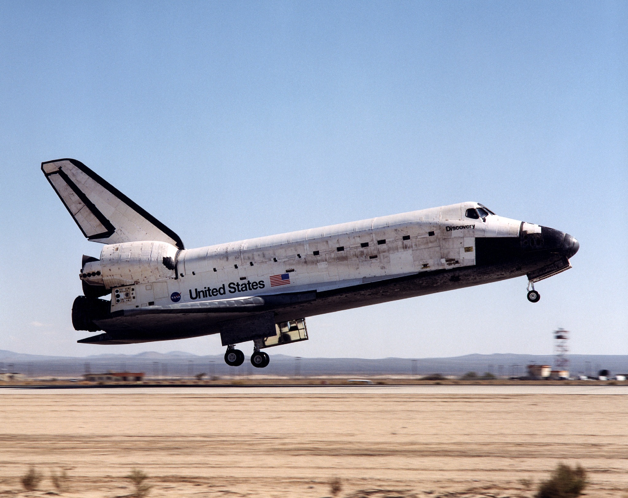 Landing views of STS-92 at Edwards Air Force Base
