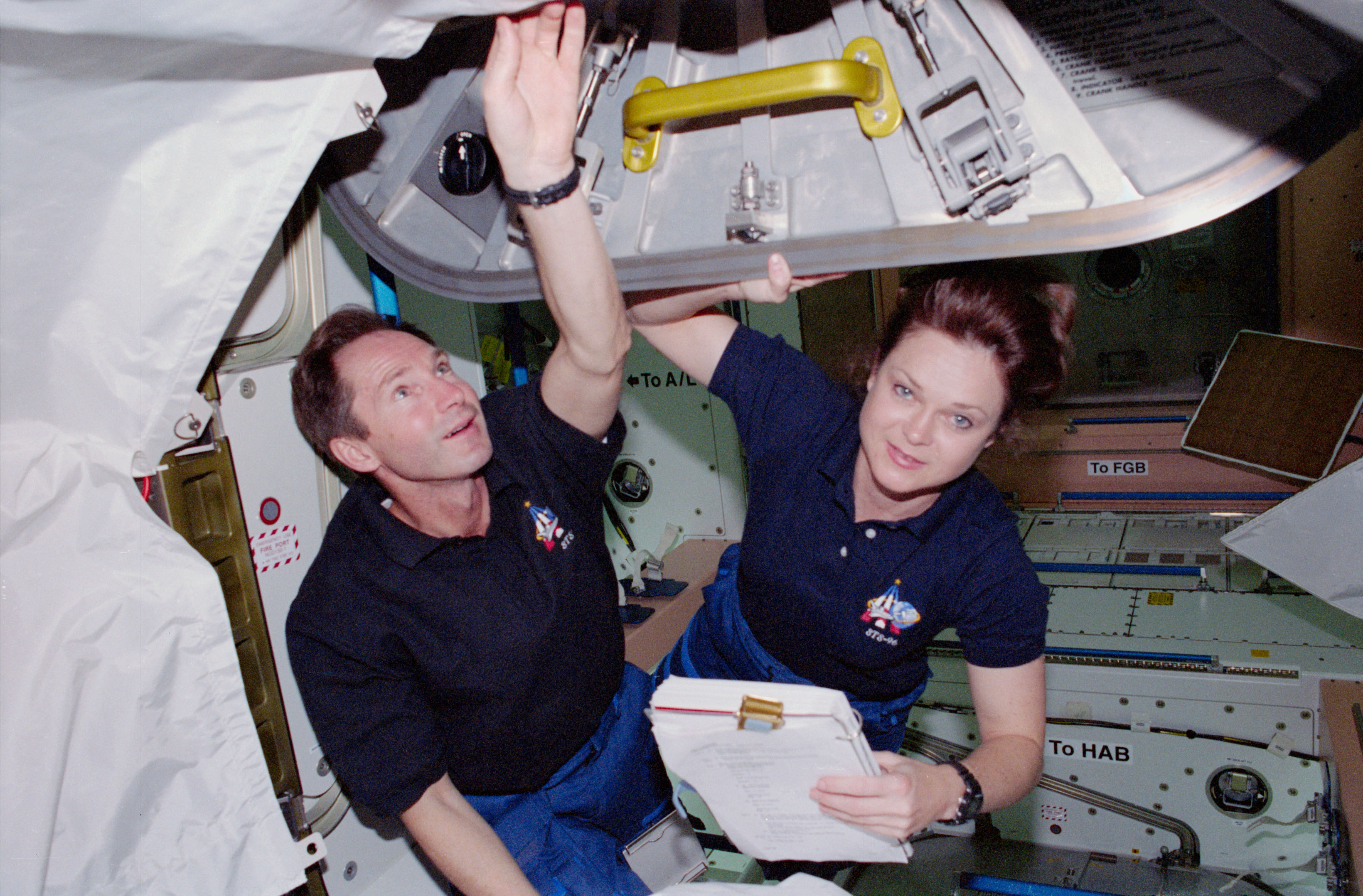Tamara Jernigan and Valeri Tokarev prepare to enter the ISS