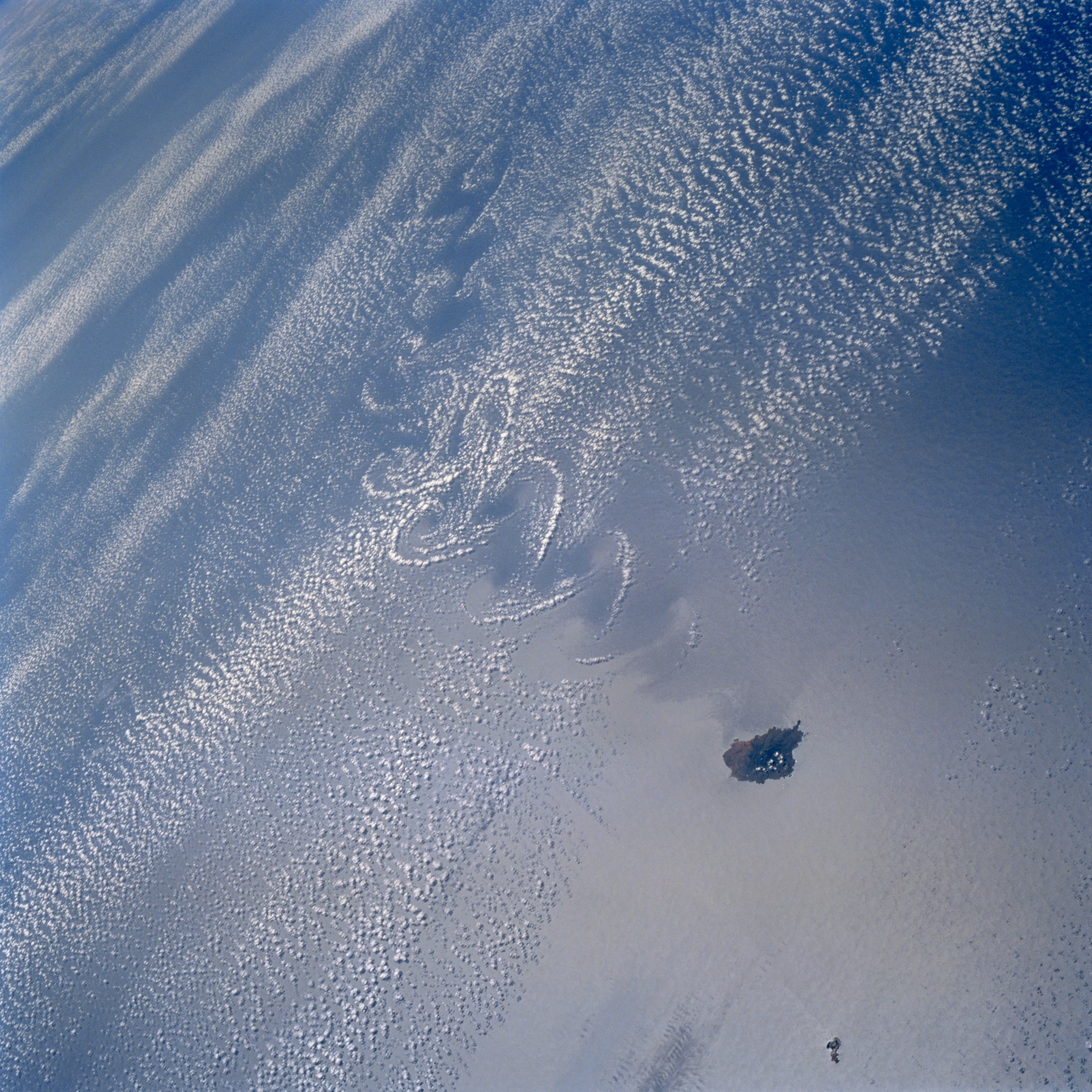 Earth observations of the von Karmen effect by Socorro Is. during STS-99