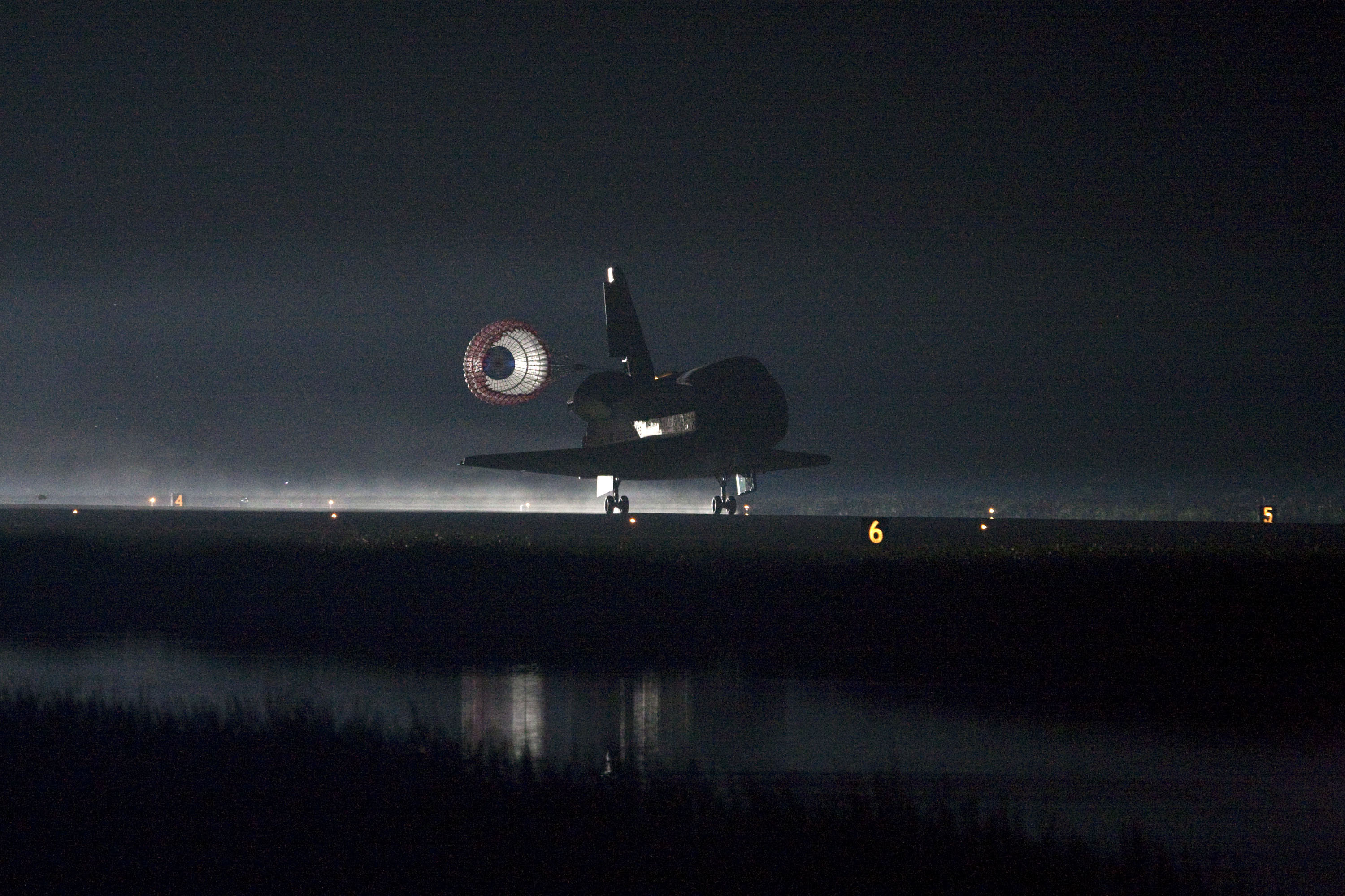 Final Landing of the Space Shuttle Endeavour / STS-134 Mission