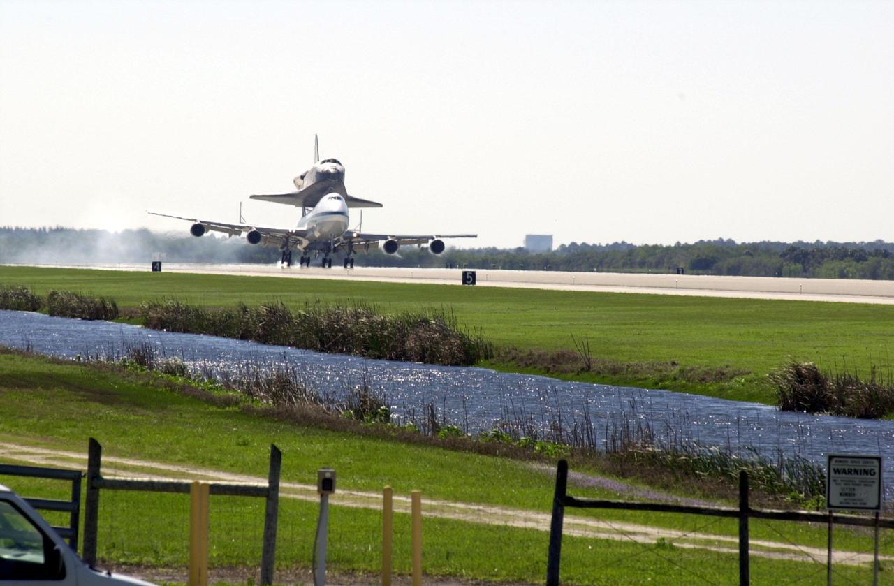 KENNEDY SPACE CENTER, FLA. -- The Shuttle Carrier Aircraft, a modified Boeing 747, straightens out its landing as its right wheels touch down. Strong cross winds caused the SCA to land left wheels first. The SCA is carrying the orbiter Atlantis on top. Atlantis landed in California Feb. 19 concluding mission STS-98. The ferry flight began in California March 1; unfavorable weather conditions kept it on the ground at Altus AFB, Okla., until it could return to Florida. The orbiter will next fly on mission STS-104, the 10th construction flight to the International Space Station, scheduled June 8