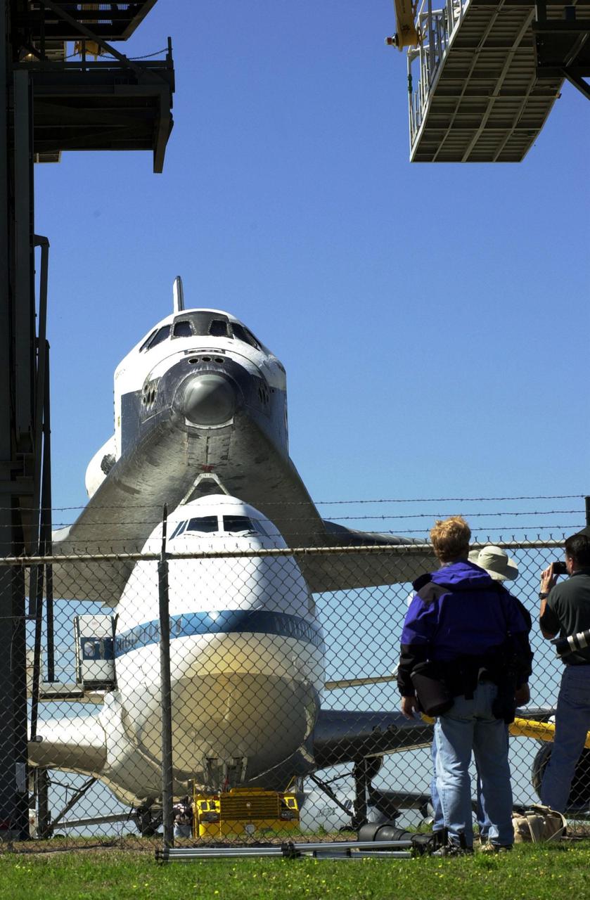 KENNEDY SPACE CENTER, FLA. -- The orbiter Atlantis, atop a Shuttle Carrier Aircraft, heads into the mate_demate device at the KSC Shuttle Landing Facility after a protracted trip from California. Atlantis landed in California Feb. 19 concluding mission STS-98. The ferry flight began March 1; unfavorable weather conditions kept it on the ground at Altus AFB, Okla., until it could return to Florida. The orbiter will next fly on mission STS-104, the 10th construction flight to the International Space Station, scheduled June 8