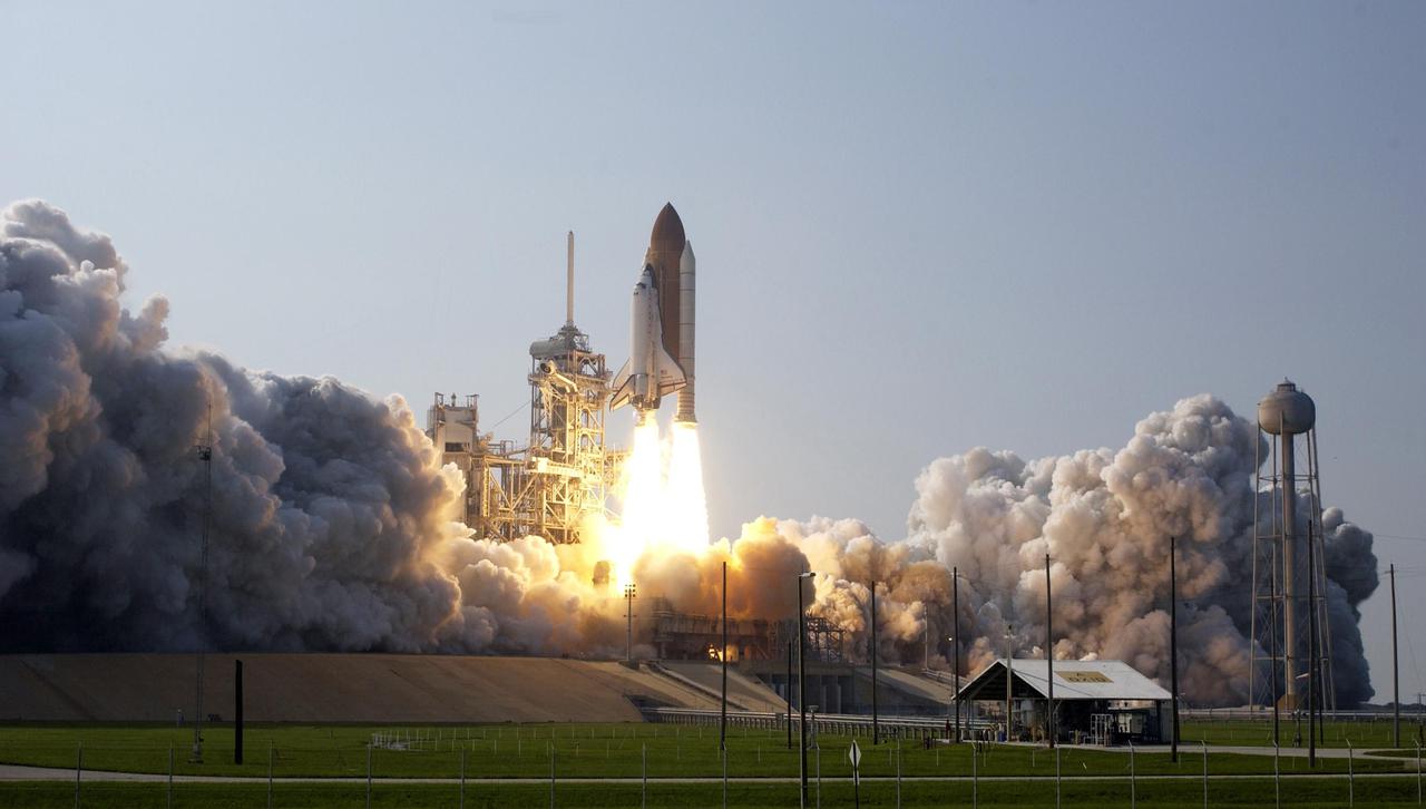 KENNEDY SPACE CENTER, Fla. -- Space Shuttle Discovery hurtles into the heavens to rendezvous with the International Space Station on mission STS-105. Liftoff occurred on time at 5:10:14 p.m. EDT on this second launch attempt. Launch countdown activities for the 12-day mission were called off Aug. 9 during the T-9 minute hold due to the high potential for lightning, a thick cloud cover and the potential for showers. Besides the Shuttle crew of four, Discovery carries the Expedition Three crew who will replace Expedition Two on the International Space Station. The mission includes the third flight of an Italian-built Multi-Purpose Logistics Module delivering additional scientific racks, equipment and supplies for the Space Station, and two spacewalks. Part of the payload is the Early Ammonia Servicer (EAS) tank, which will be attached to the Station during the spacewalks. The EAS contains spare ammonia for the Station’s cooling system. The three-member Expedition Two crew will be returning to Earth aboard Discovery after a five-month stay on the Station. [Photo by Scott Andrews; Nikon D1X camera.