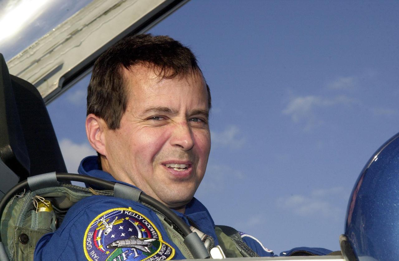 KENNEDY SPACE CENTER, Fla. -- Expedition Four crew member Daniel W. Bursch arrives at the Shuttle Landing Facility aboard a T-38 jet. Bursch will be participating in the Terminal Countdown Demonstration Test, a dress rehearsal for his upcoming launch. He will be transported to the International Space Station on mission STS-108, targeted for launch on Nov. 29 on Space Shuttle Endeavour. The Expedition Four crew will spend more than five months living and working on the permanently manned Station and return on mission STS-111 in May 2002