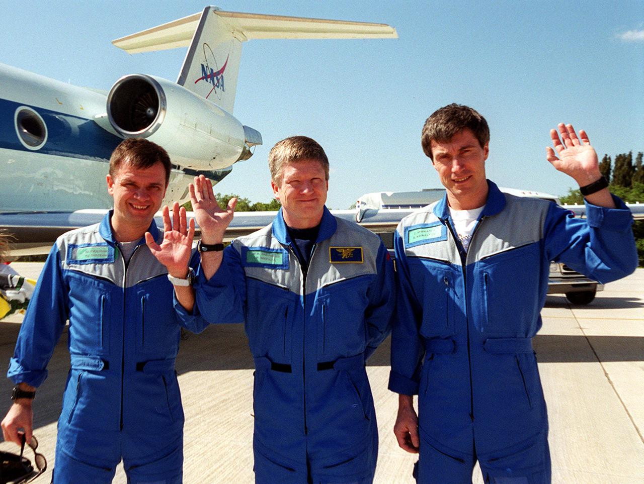 The International Space Station's Expedition One crew members wave at the camera and onlookers as they prepare to depart KSC from the Shuttle Landing Facility for their return to the Johnson Space Center in Houston. From left to right are Yuri Pavlovich Gidzenko, William M. Shepherd and Sergei Konstantinovich Krikalev. The crew returned to Earth aboard Discovery March 21, concluding mission STS-102
