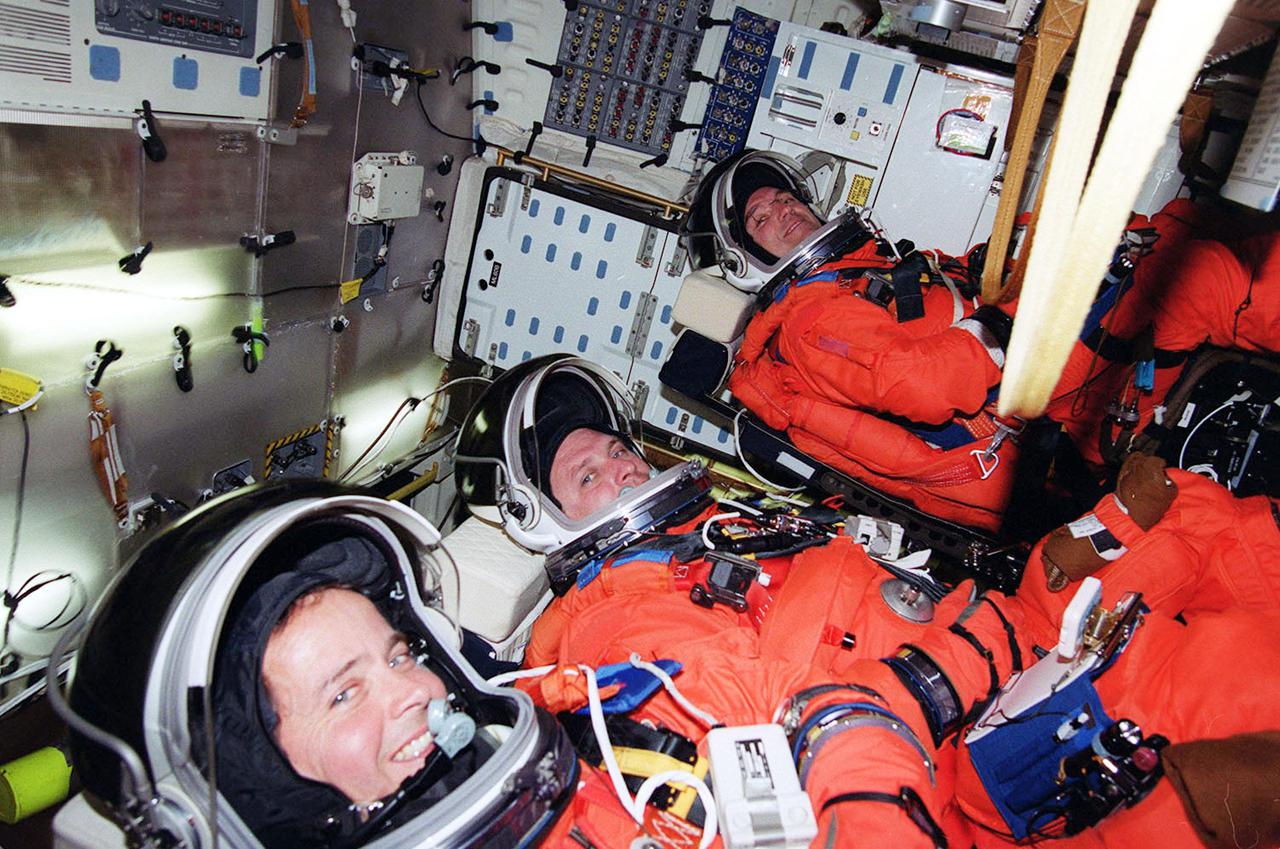 KENNEDY SPACE CENTER, Fla. --  The Expedition 4 crew take their seats in Space Shuttle Endeavour prior to a simulated launch countdown.  From left are astronaut Daniel W. Bursch, cosmonaut Yuri Onufrienko, commander, and astronaut Carl E. Walz.  Expedition 4, which  is the replacement resident crew for the International Space Station, is traveling to the Space Station as part of mission STS-108. The simulated countdown is part of Terminal Countdown Demonstration Test activities, which have also included emergency exit training from the orbiter.  Launch of  Space Shuttle Endeavour on mission STS-108 is scheduled for Nov. 29 at 7:44 p.m. EST