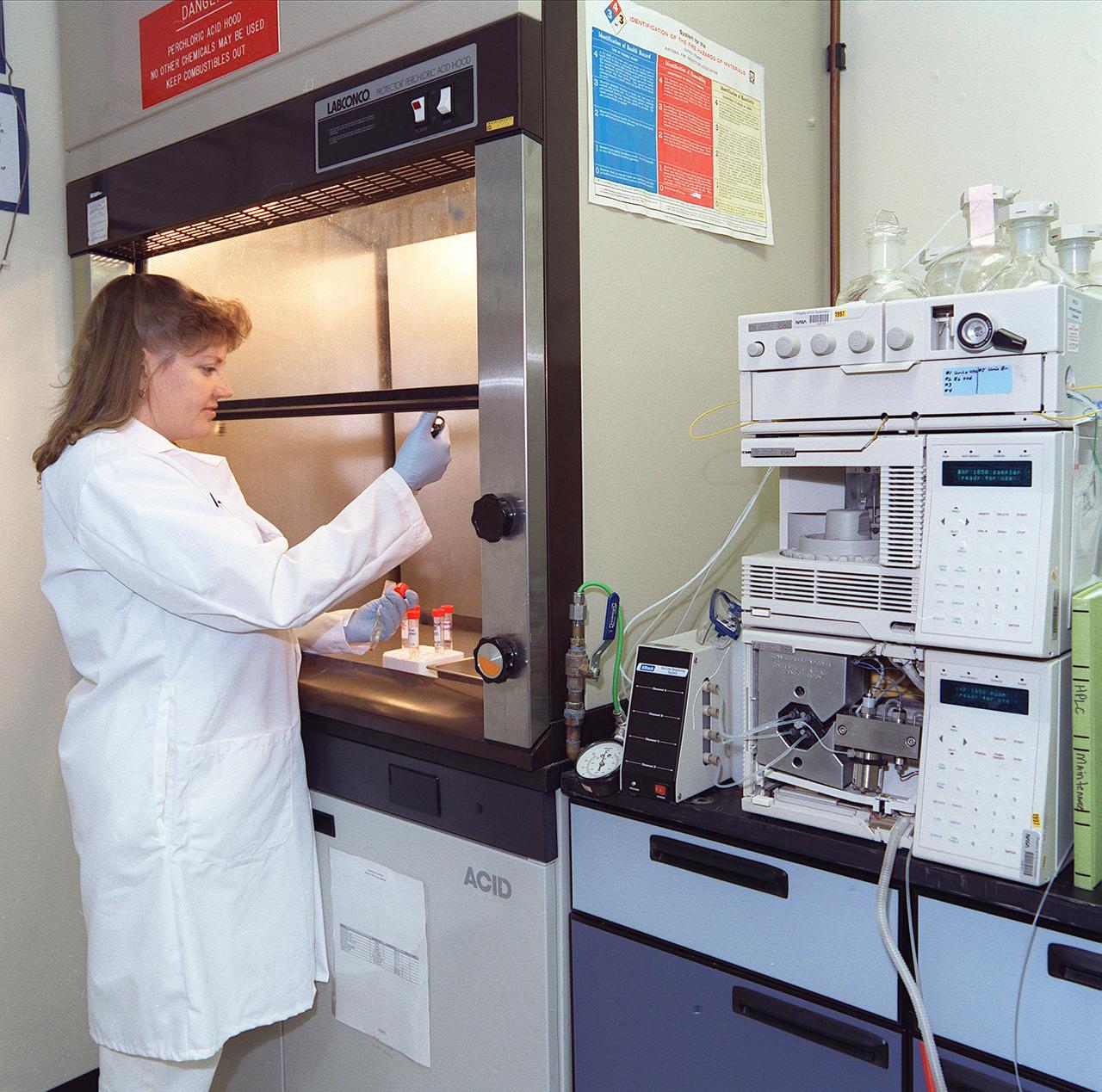 Calcium kinetics studies in the Nutritional Biochemistry Laboratory at NASA's Johnson Space Center.