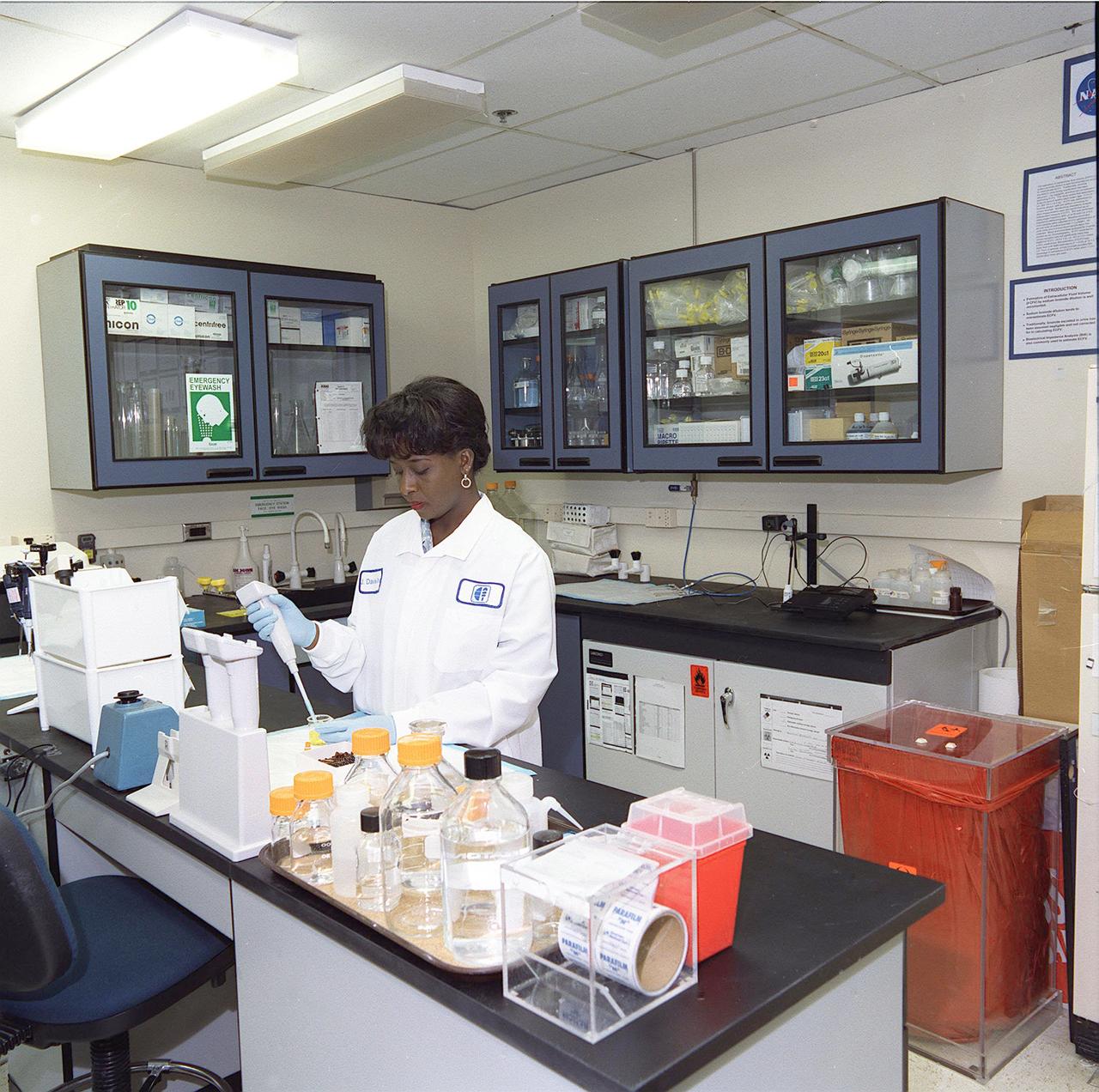 Calcium kinetics studies in the Nutritional Biochemistry Laboratory at NASA's Johnson Space Center.