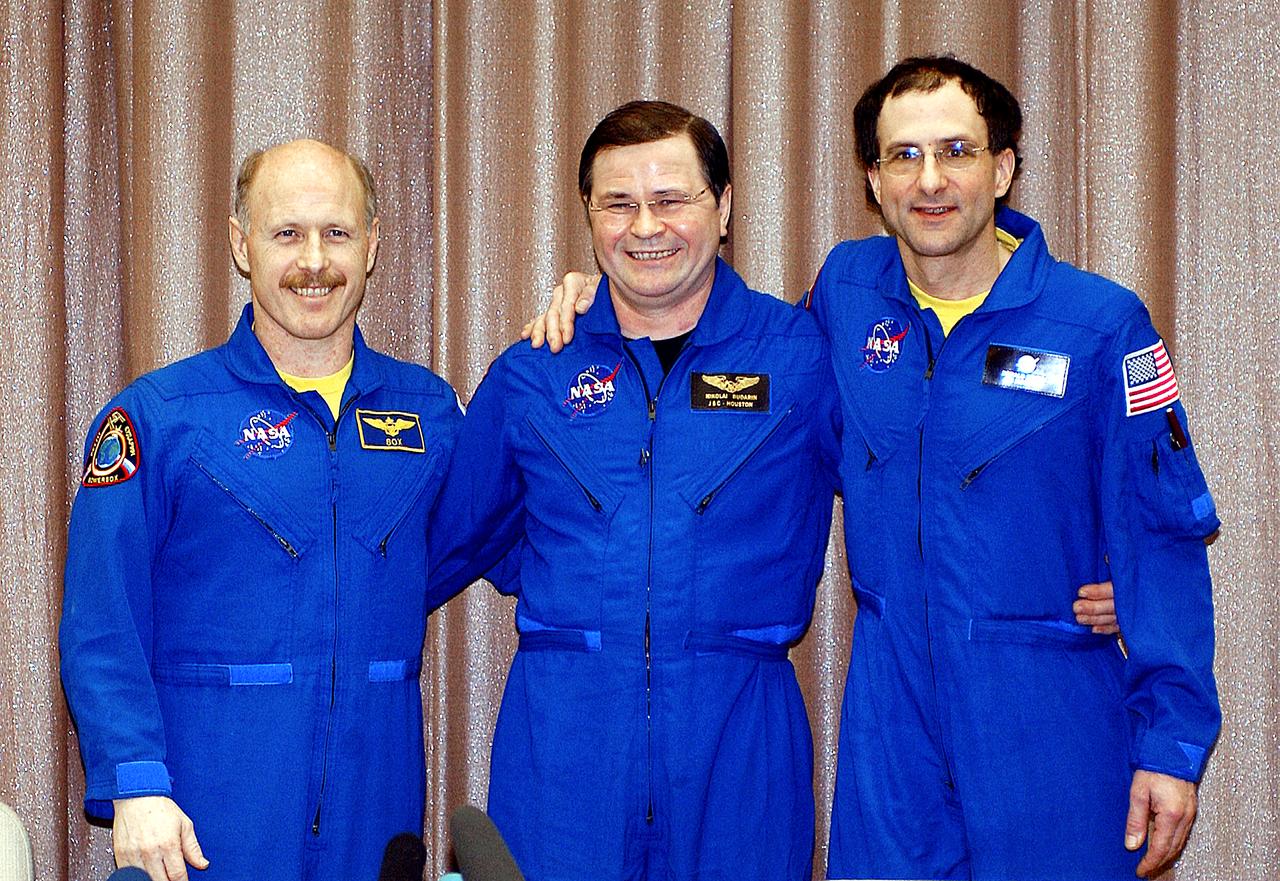 May 6, 2003.  Star City, Russia. Expedition Six Flight Engineer Nikolai Budarin (L), Commander Ken Bowersox (C),  and NASA ISS Science Officer Don Pettit (R) pose for photos at a Press Conference at the Gagarin Cosmonaut Training Center in Star City, Russia.  Photo Credit: "NASA/Bill Ingalls"