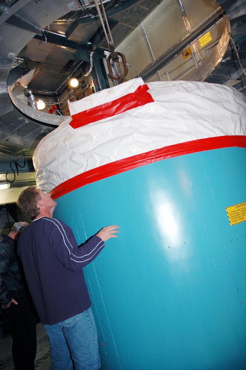 KENNEDY SPACE CENTER, FLA. -  In the mobile service tower on Pad 17-B, Cape Canaveral Air Force Station , Fla., the Boeing Delta II interstage adapter is lifted away from the center body section.  The interstage adapter was found to be faulty during a review of launch vehicle hardware.  It will be replaced, and the second stage previously removed will be re-installed within a few days.  Launch of Deep Impact is now scheduled no earlier than Jan. 12.