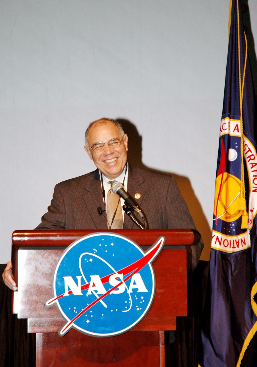 KENNEDY SPACE CENTER, FLA. -  NASA Deputy Administrator Fred Gregory updates attendees of the One NASA Leader-Led Workshop about the Agency’s Transformation and implementation strategies. The workshop included senior leadership in the Agency.  Other speakers explained Kennedy’s role in the Vision for Space Exploration.