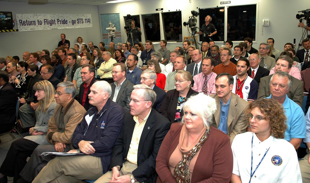 KENNEDY SPACE CENTER, FLA. - In the Press Site Auditorium, NASA managers and employees listen to NASA Administrator Sean O'Keefe's report on the state of the Agency. The update was broadcast live via NASA Television. O'Keefe focused on the achievements of 2004 and the goals set for 2005. His remarks emphasized the milestones met in NASA's Vision for Space Exploration, including the launch of the comet-chasing Deep Impact mission and the landing of the Huygens probe on Jupiter’s moon Titan, both occurring in the past two days, and the progress made in meeting the requirements to return the Space Shuttle to flight. O’Keefe’s briefing included a dialogue with Associate Administrator of NASA’s Office of Exploration Systems Craig Steidle and Center Director Jim Kennedy, live; and Manager of the Space Station Office Bill Gerstenmaier and Director of Advanced Planning and Jet Propulsion Laboratory Charles Elachi, via satellite.