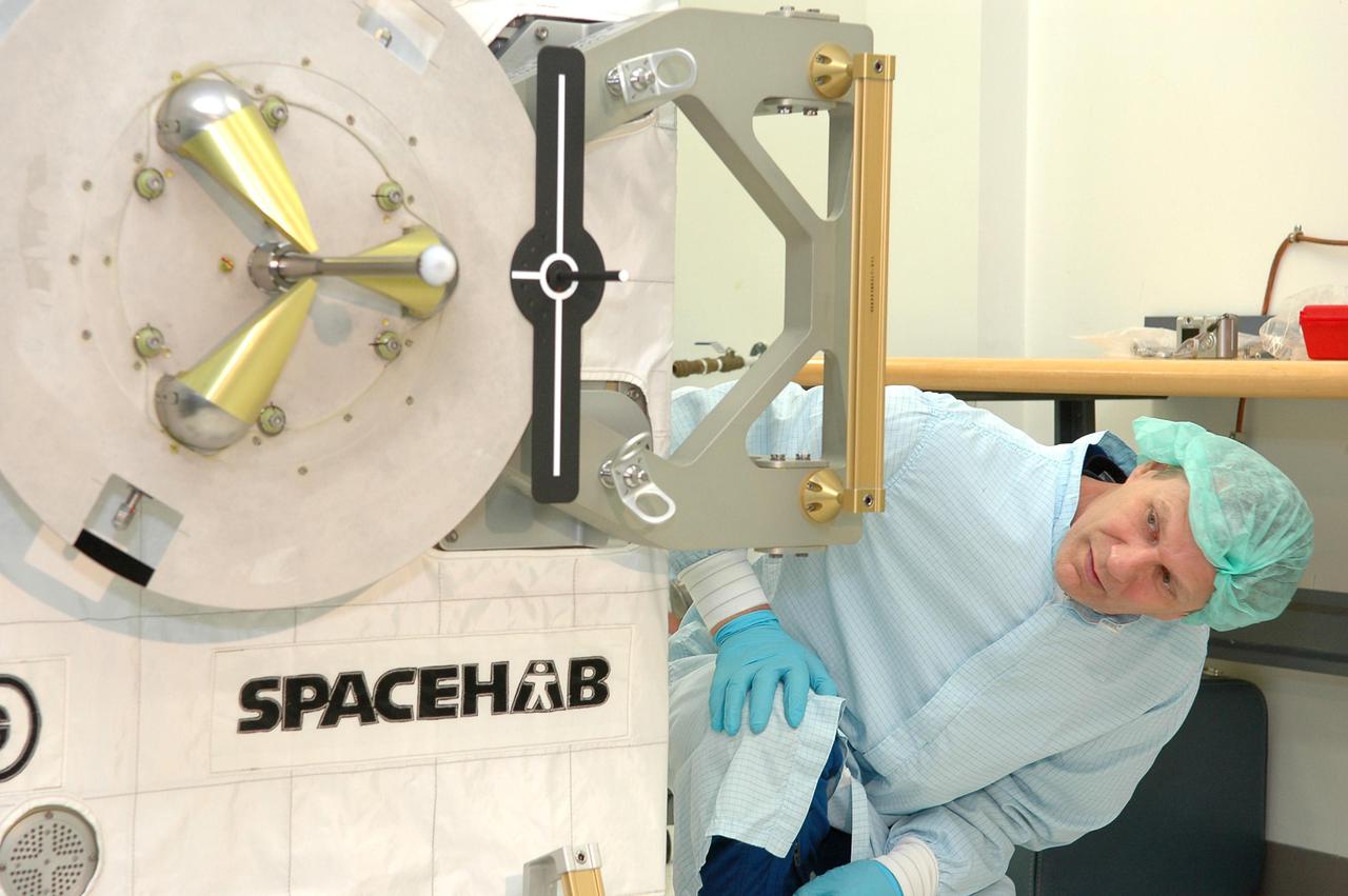 KENNEDY SPACE CENTER, FLA. - Mission Specialist Piers J. Sellers, Ph.D., looks at the adjustable grapple bar on the SPACEHAB Oceaneering Enhanced Deployable box. The astronauts of the second Return to Flight mission, STS-121, were at the SPACEHAB facility in Cape Canaveral to participate in the Crew Equipment Interface Test (CEIT). This test allows the astronauts to become familiar with equipment they will be using on their upcoming mission. STS-121 is scheduled to launch in July aboard Space Shuttle Atlantis.