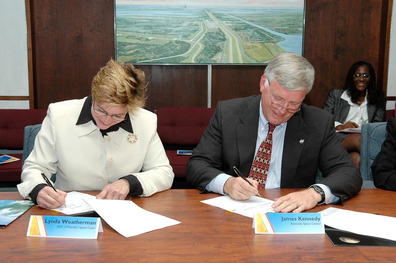 KENNEDY SPACE CENTER, FLA. - Lynda Weatherman, president and CEO of the Economic Development Commission of Florida’s Space Coast, and Jim Kennedy, director of Kennedy Space Center, sign a three-year Space Act Agreement for economic development cooperation in support of existing and future missions of NASA at KSC. The agreement underscores business development strategies to ensure KSC and Brevard County continue to be competitive and develop space-related initiatives.