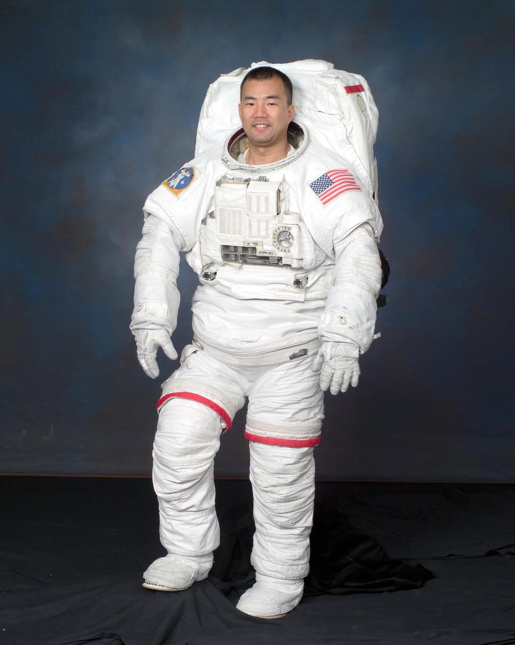 KENNEDY SPACE CENTER, FLA. - KENNEDY SPACE CENTER, FLA. - Official portrait of Soichi Noguchi, with the Japan Aerospace Exploration Agency. He will serve as mission specialist 1 on Return to Flight Mission STS-114.