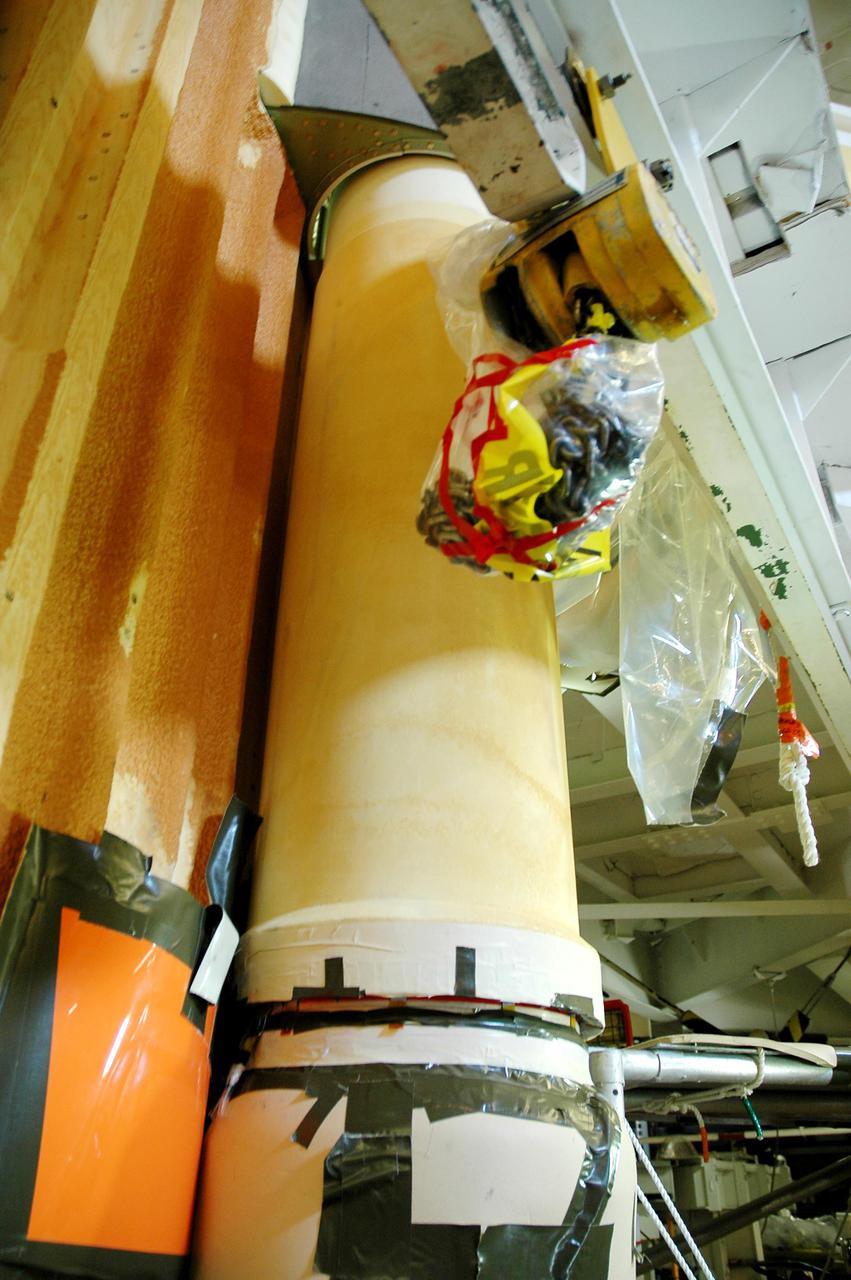 KENNEDY SPACE CENTER, FLA. - In the Vehicle Assembly Building at NASA’s Kennedy Space Center, a new heater has been added to the feedline bellows to minimize the potential for ice and frost buildup. The tank has been designated to fly on Discovery for Return to Flight mission STS-114, which has a launch window extending from July 13 to July 31.